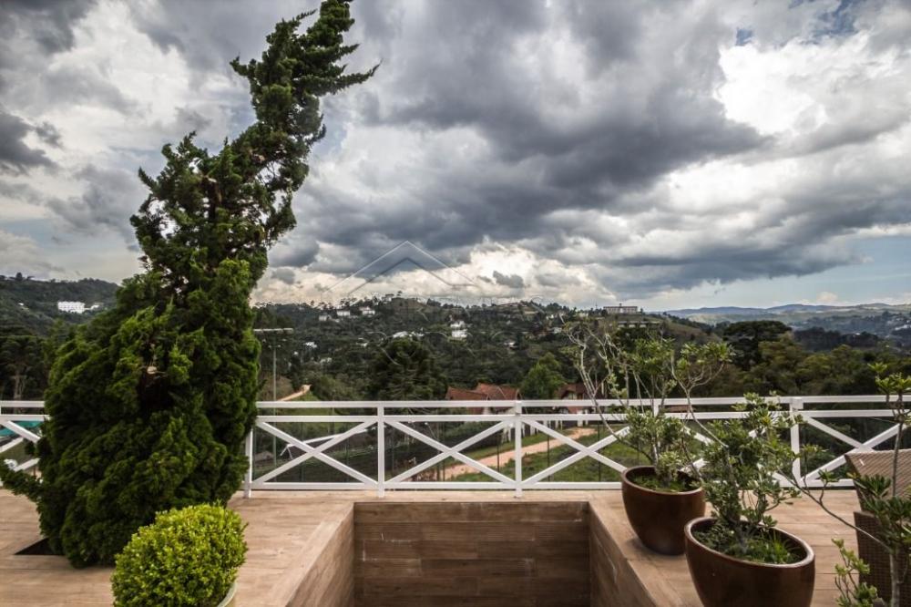 Casa à venda com 7 dormitórios no bairro Recanto das Araucárias em Campos do Jordão/SP.