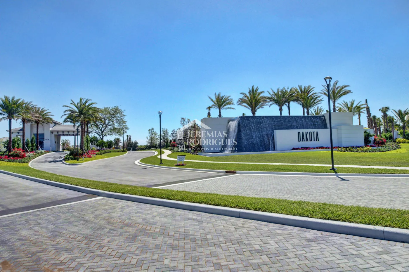 Casa com 4 dormitórios - Condomínio Dakota - Miami/ Flórida