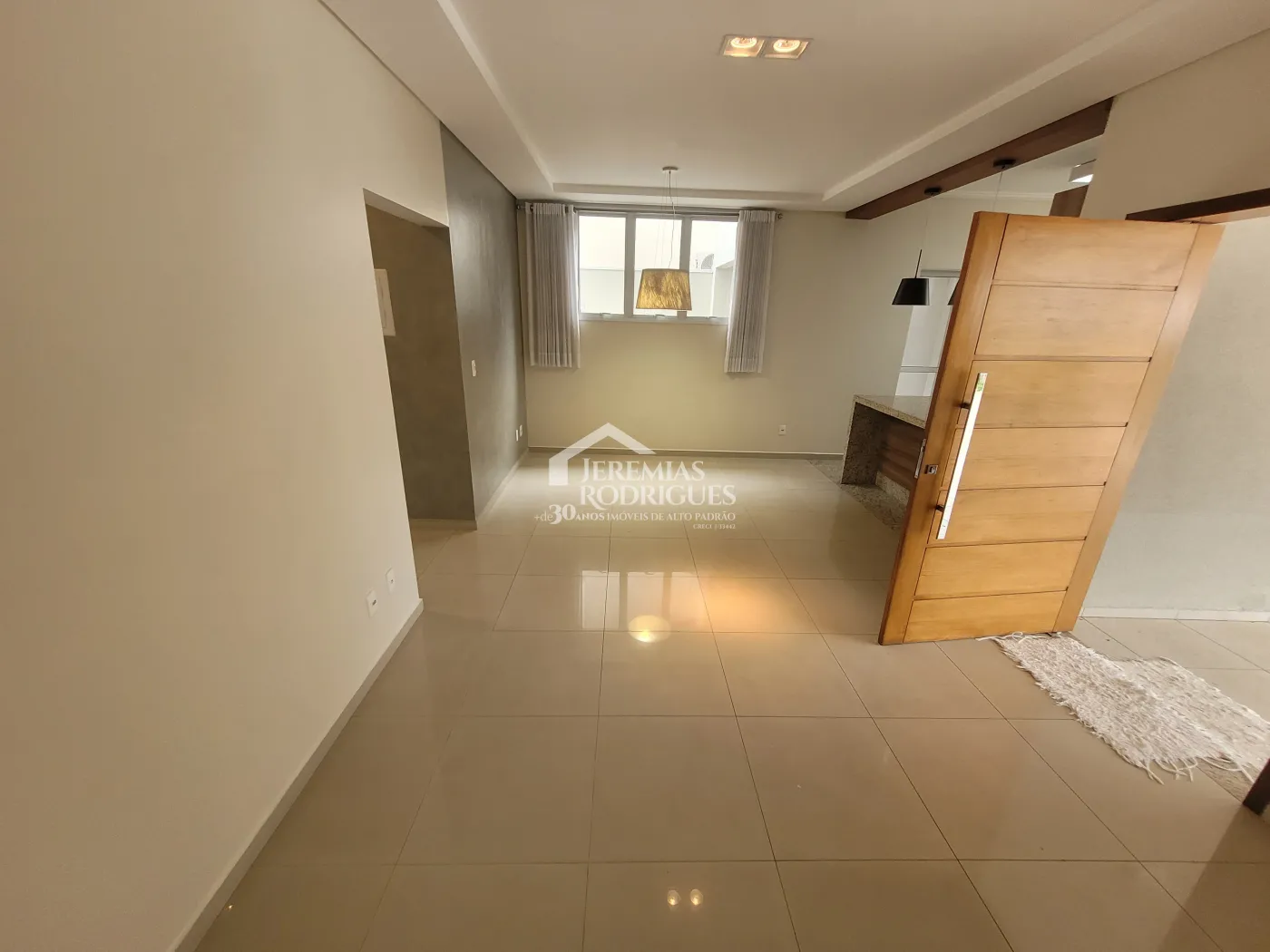 Casa para venda e locação com 3 dormitórios no Condomínio Campos do Conde I em Tremembé/SP