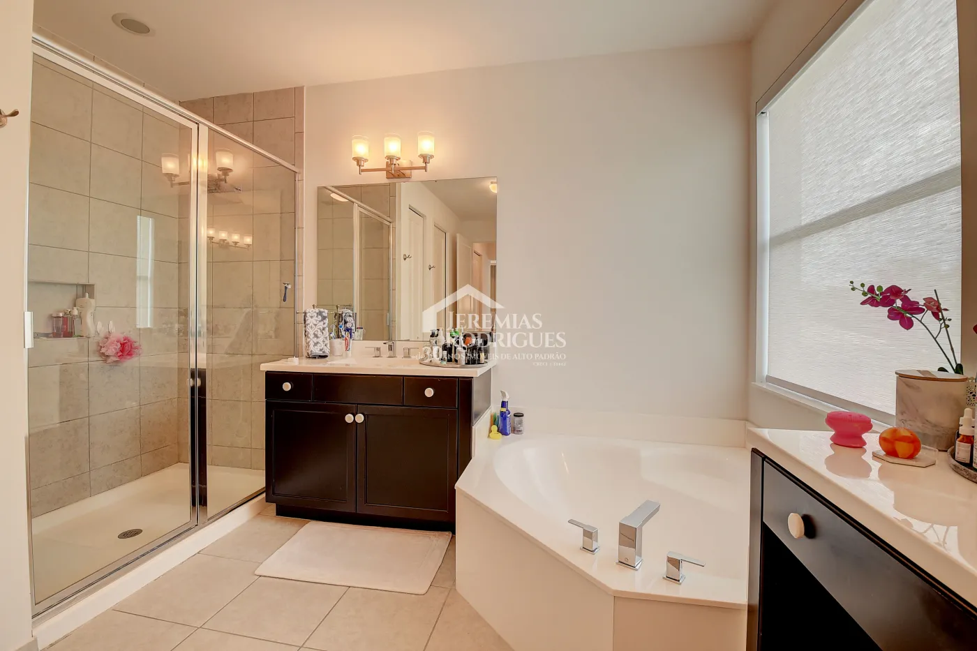 Casa com 4 dormitórios - Condomínio Dakota - Miami/ Flórida