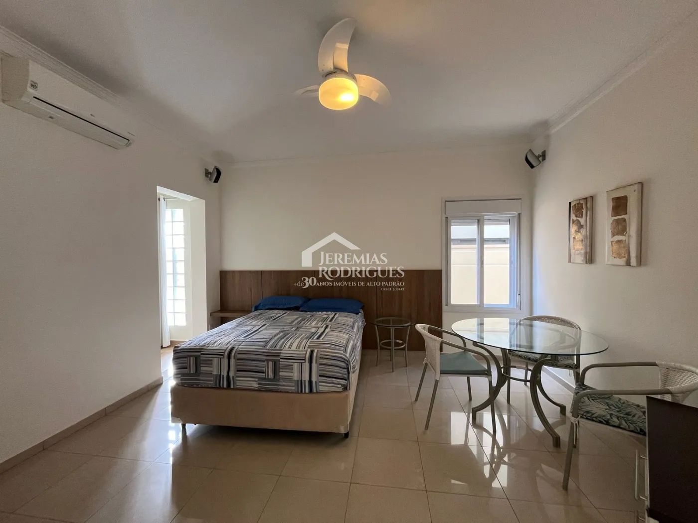 Casa à venda com 4 suítes no Condomínio Taubaté Village em Taubaté/SP.