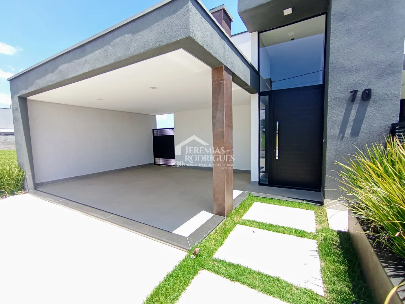 Casa assobradada à venda com 3 suítes no Condomínio Cyrela Landscape em Taubaté/SP.