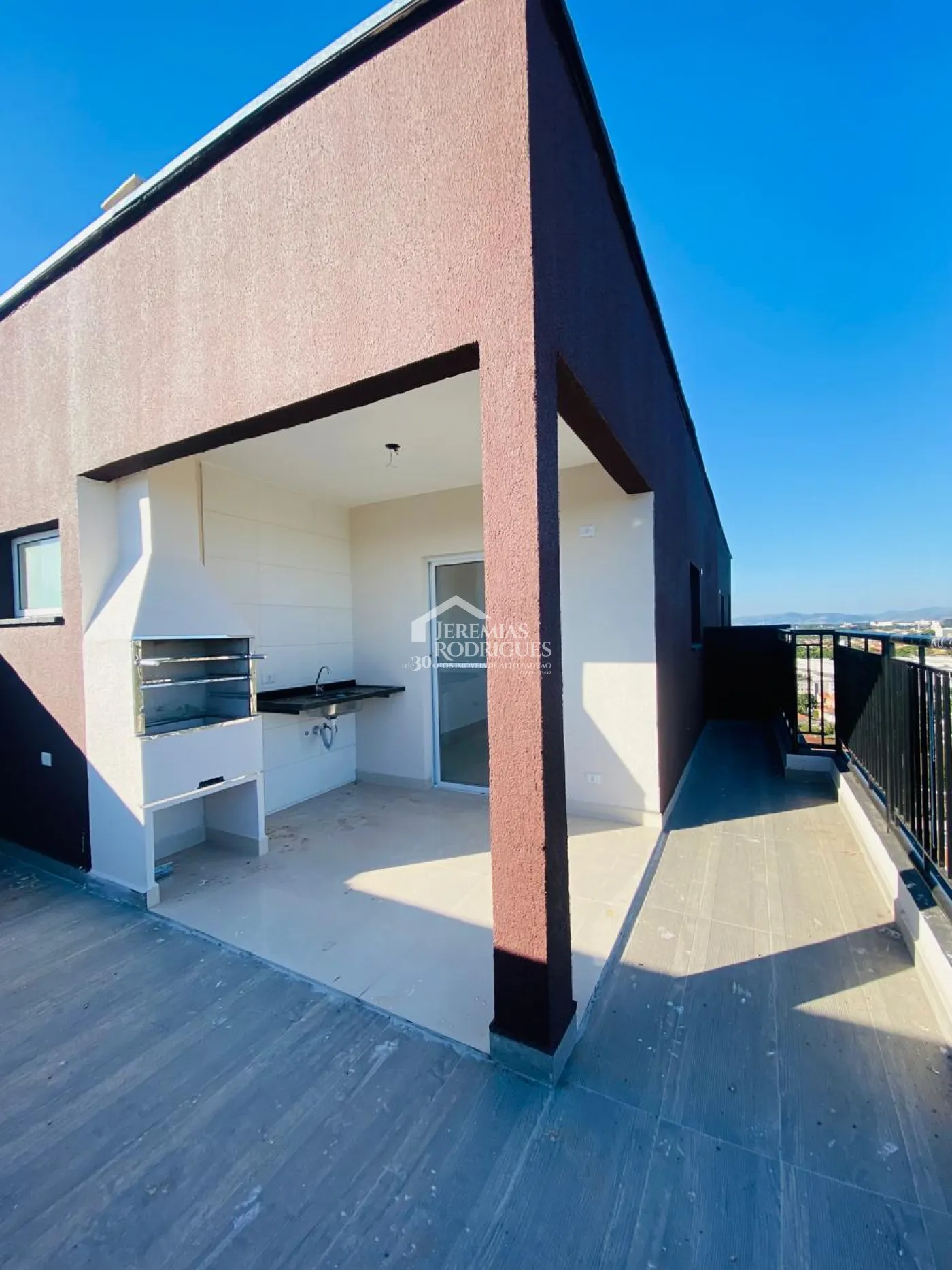 Apartamento à venda com 3 dormitórios, 122 m² no Condomínio Palmeira Real Village em Pindamonhangaba/SP.