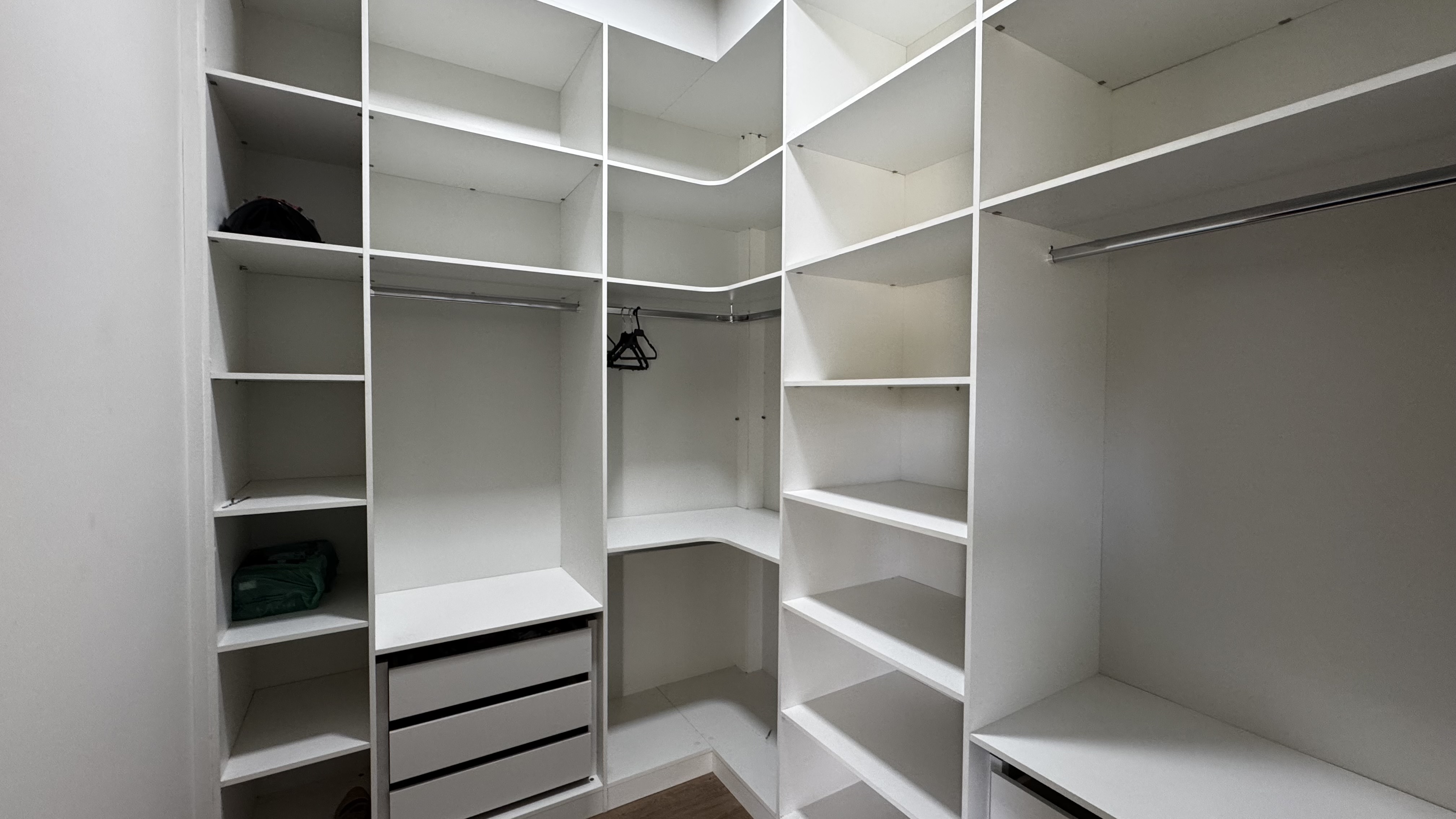 Casa para venda e locação com 3 suítes no Condomínio Reserva dos Lagos em Pindamonhangaba/SP.