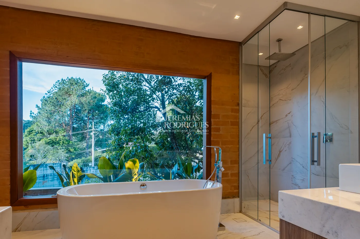 Casa com 4 suítes no condomínio Reserva Figueiredo em Campos do Jordão/SP