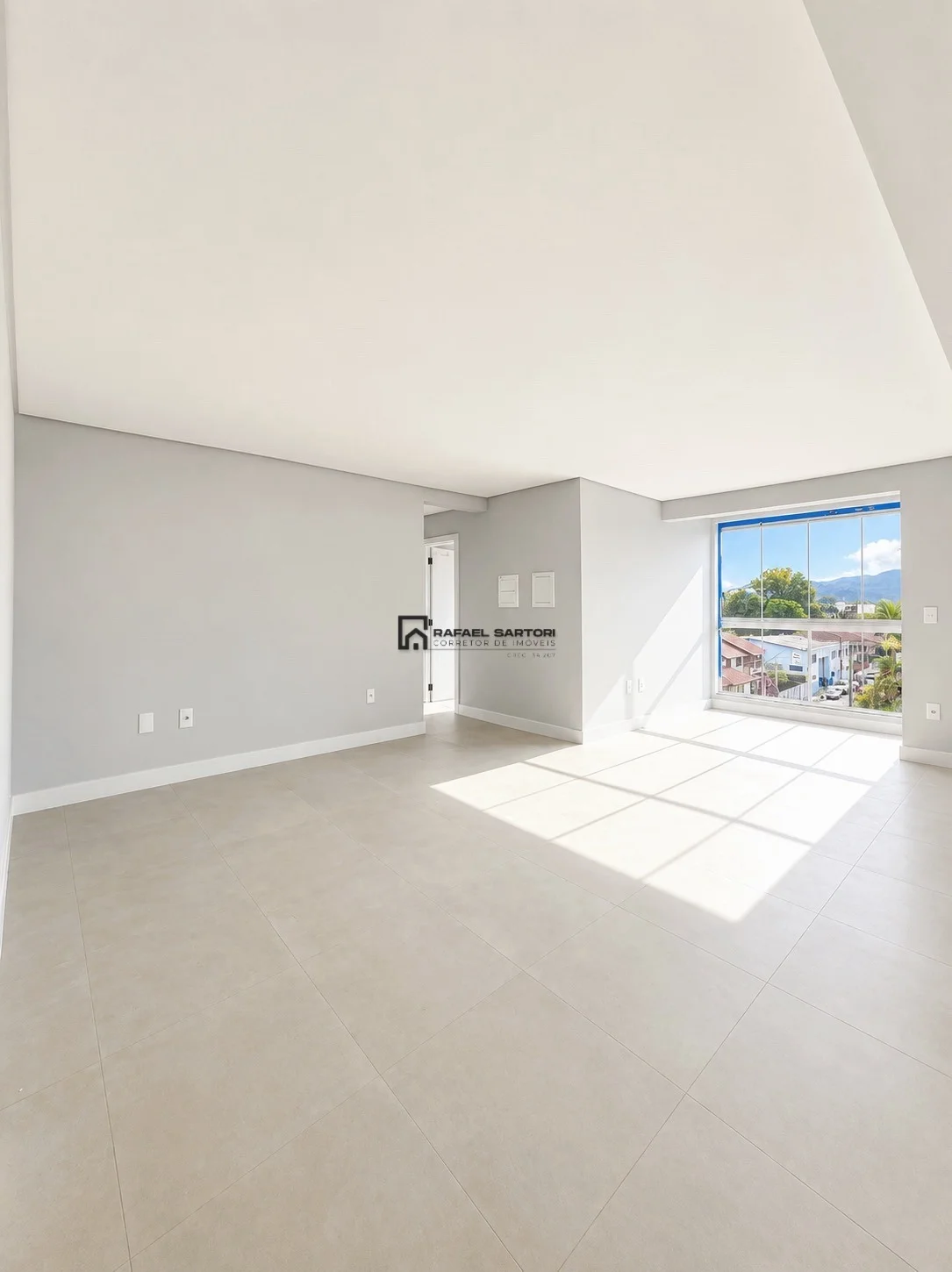 APARTAMENTO COM 03 QUARTOS NO CENTRO