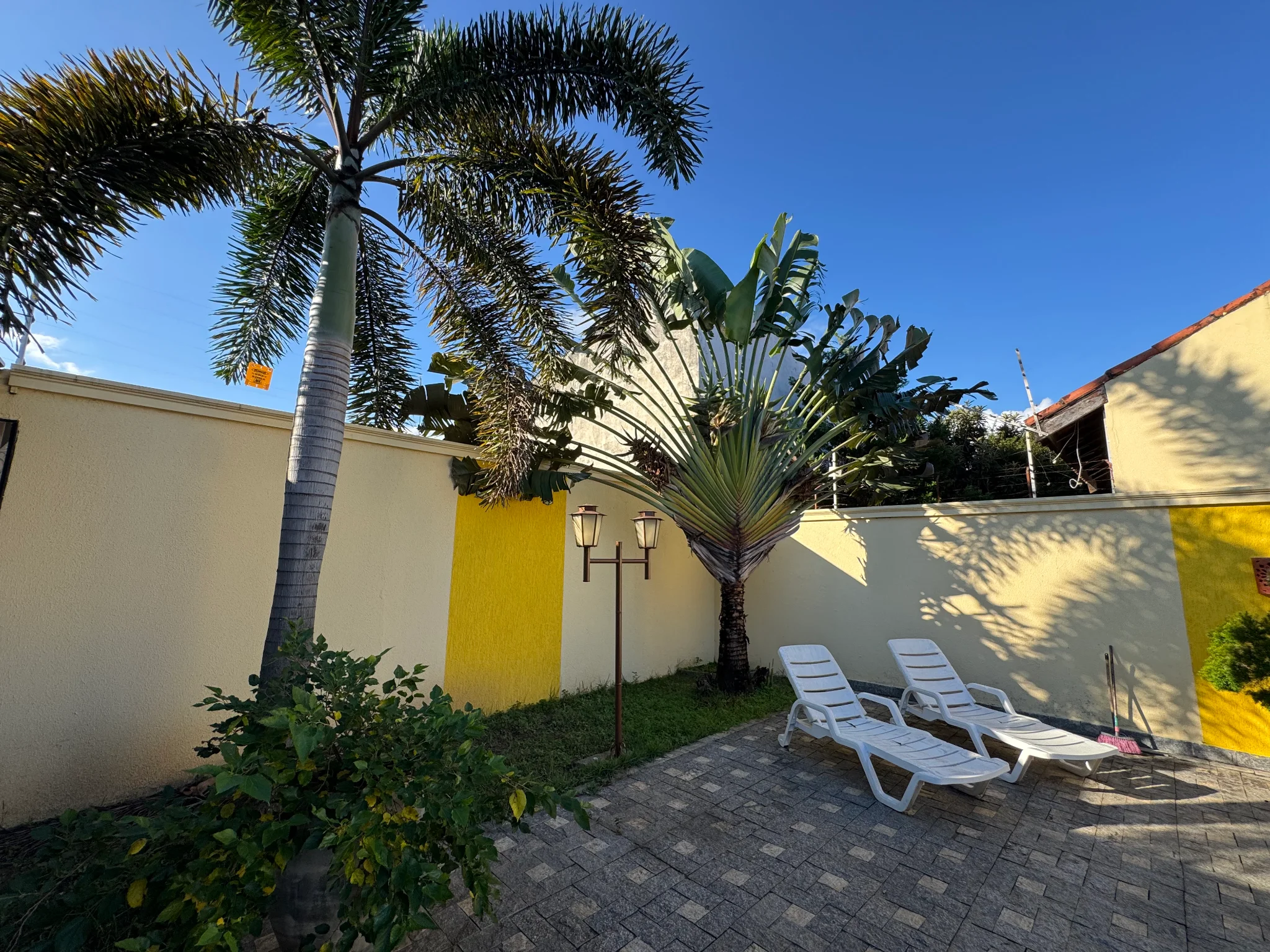 Casa à venda no bairro Jardim Residencial Doutor Lessa em Pindamonhangaba/SP. 