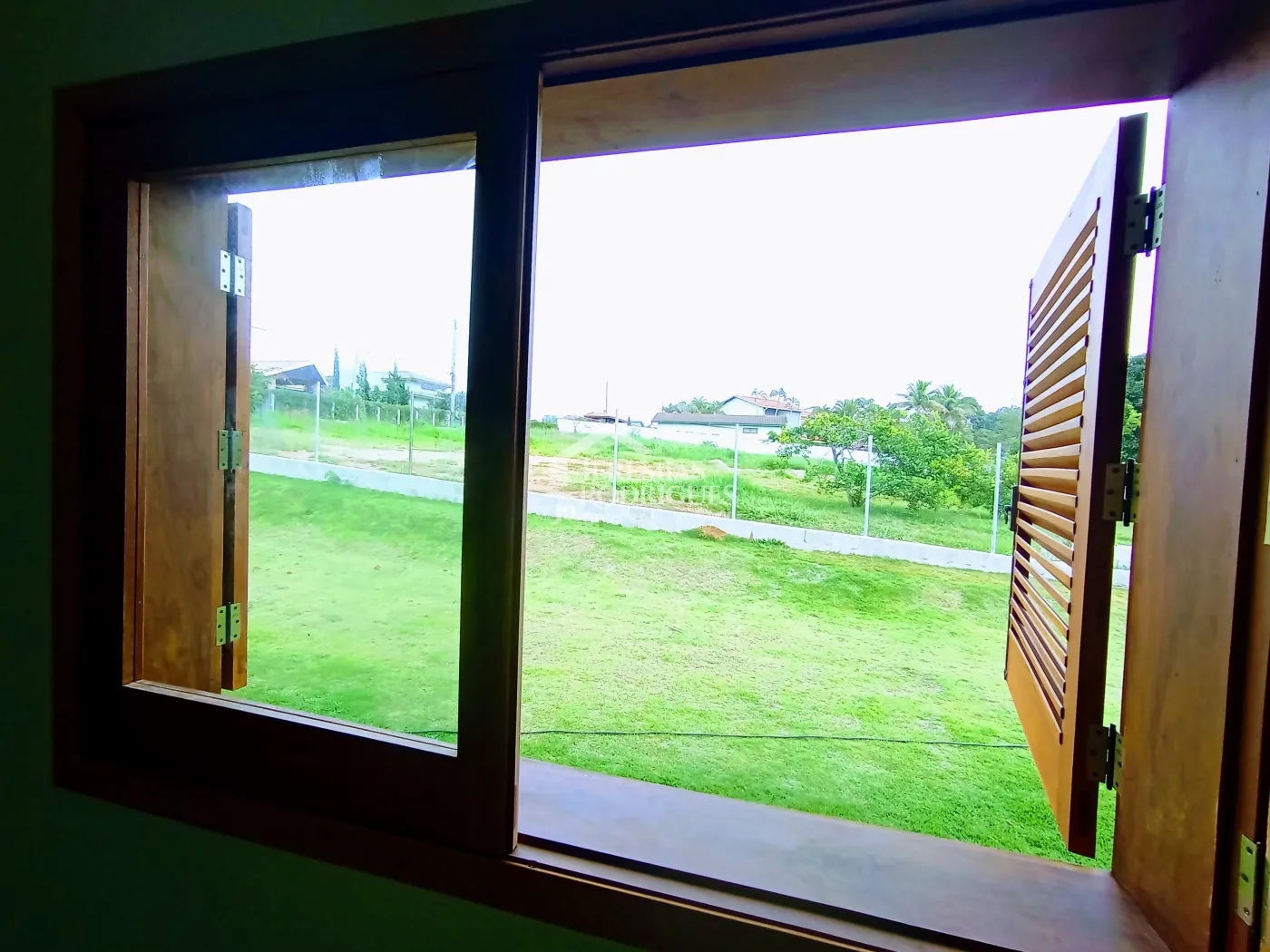 Casa à venda com 4 dormitórios no Condomínio Chácaras Cataguá em Taubaté/SP