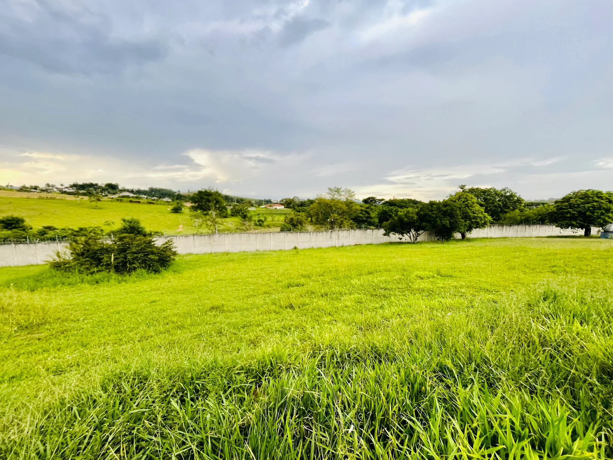 Terreno à venda com 1.011 m² no Condomínio Altos do Cataguá em Taubaté/SP