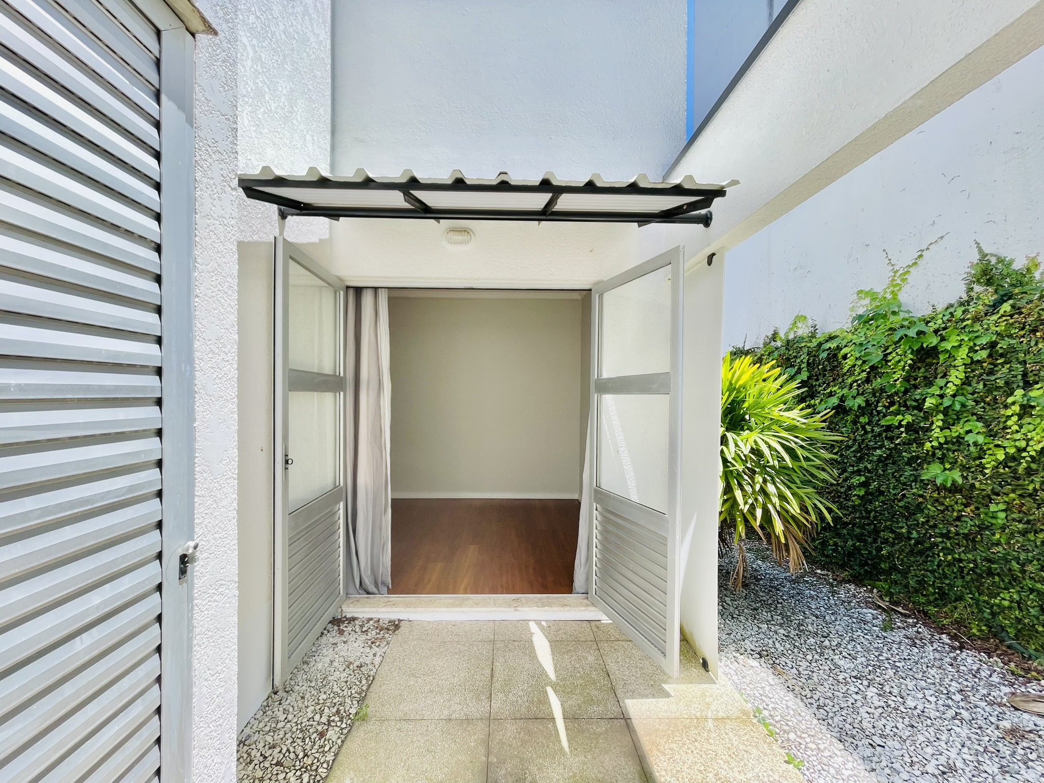 Casa à venda com 3 suítes no Condomínio Campos do Conde II em Tremembé/SP.