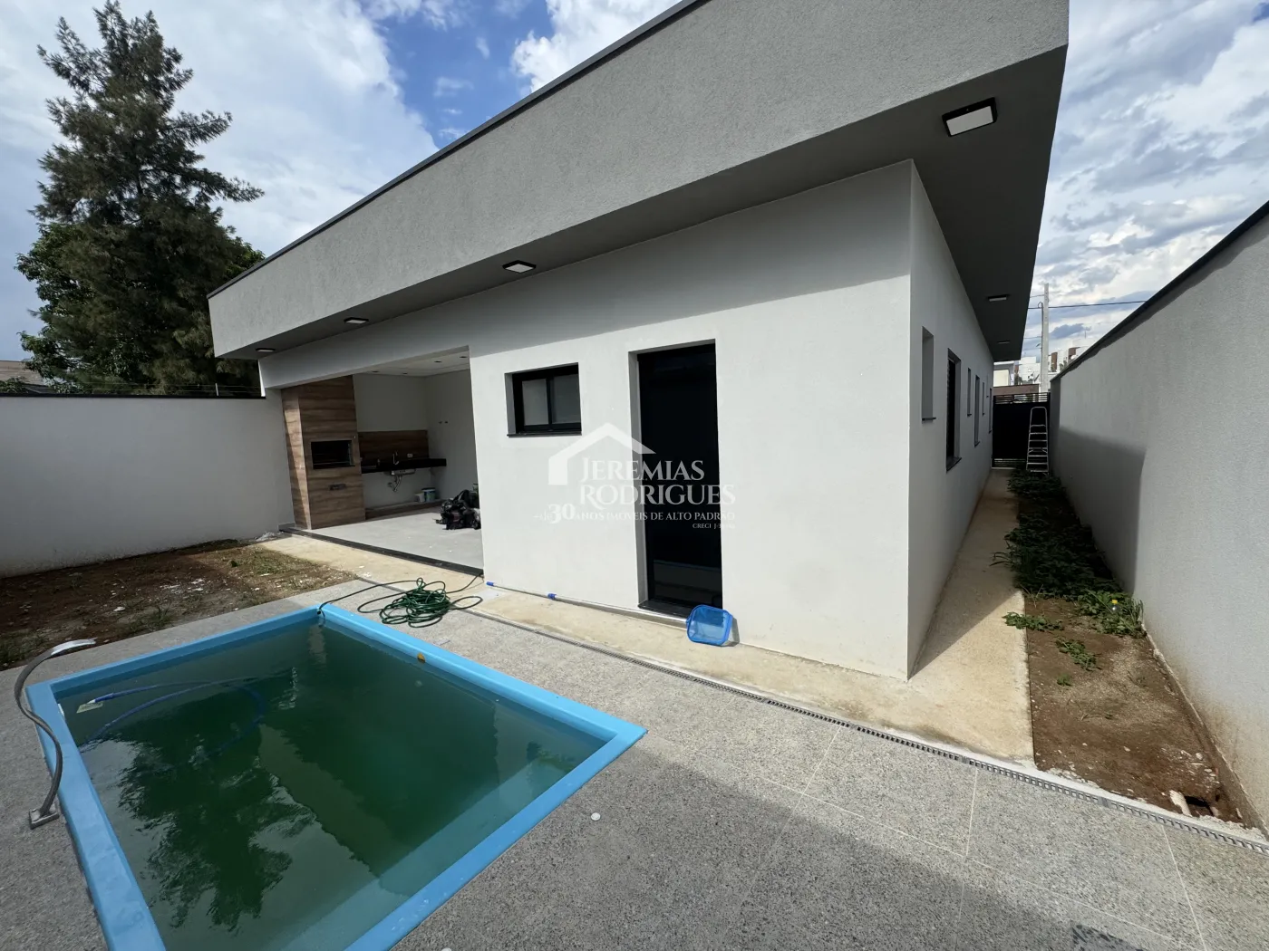 Casa à venda com 3 dormitórios no Condomínio Alphaville em Taubaté/SP