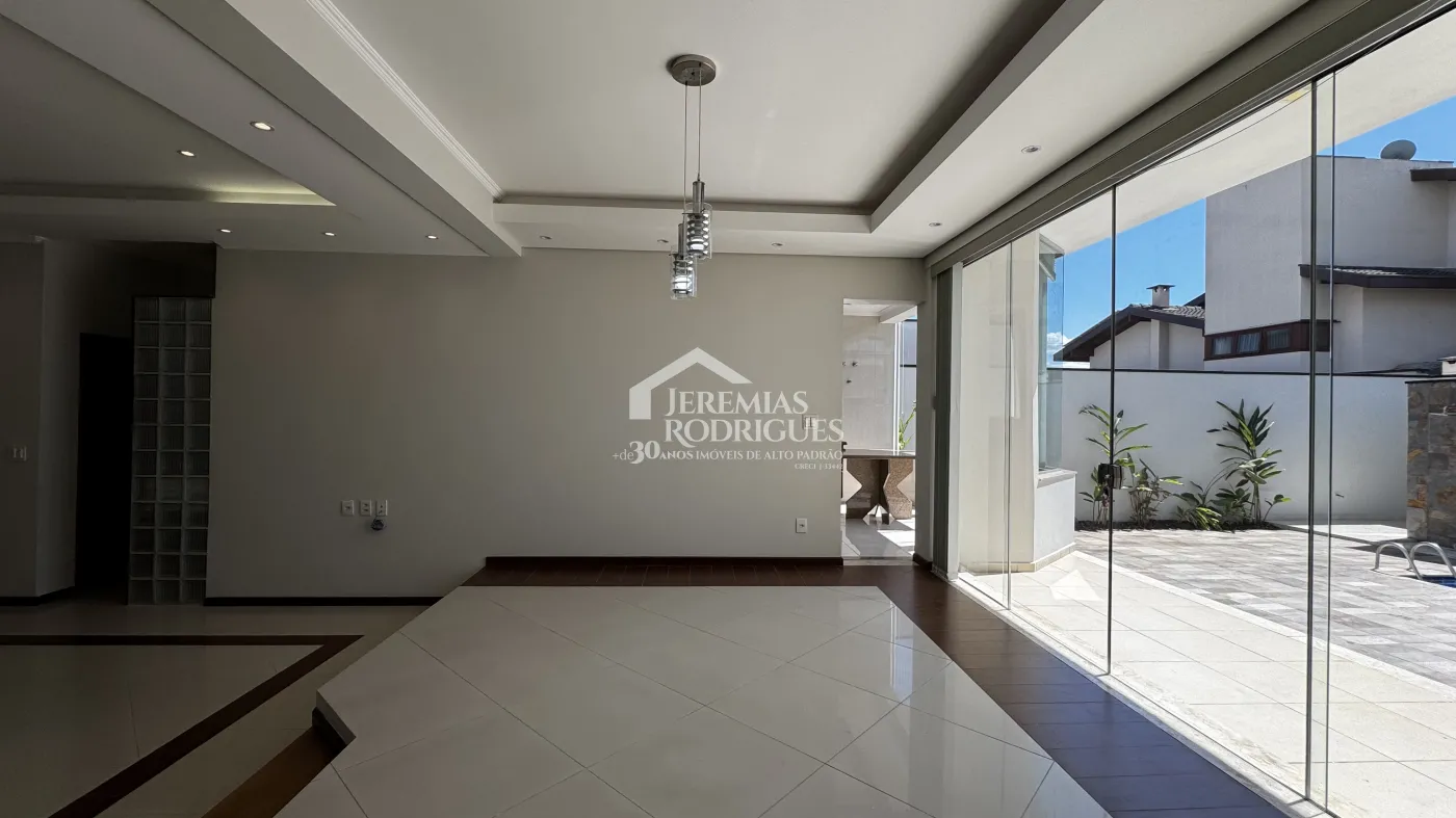 Casa para venda com 4 suítes no Condomínio Real Ville em Pindamonhangaba/SP