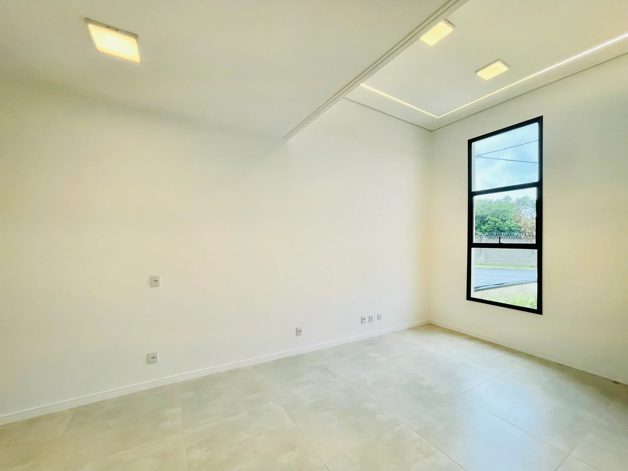 Casa à venda com 3 dormitórios no Condomínio Bosque da Imperatriz em Pindamonhangaba/SP. 