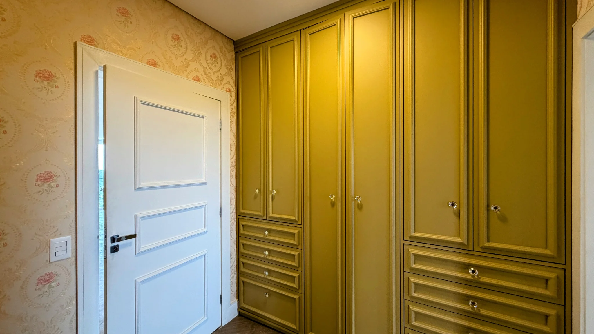 Casa à venda com 4 suítes no  Condomínio Iporanga em Campos do Jordão/SP. 