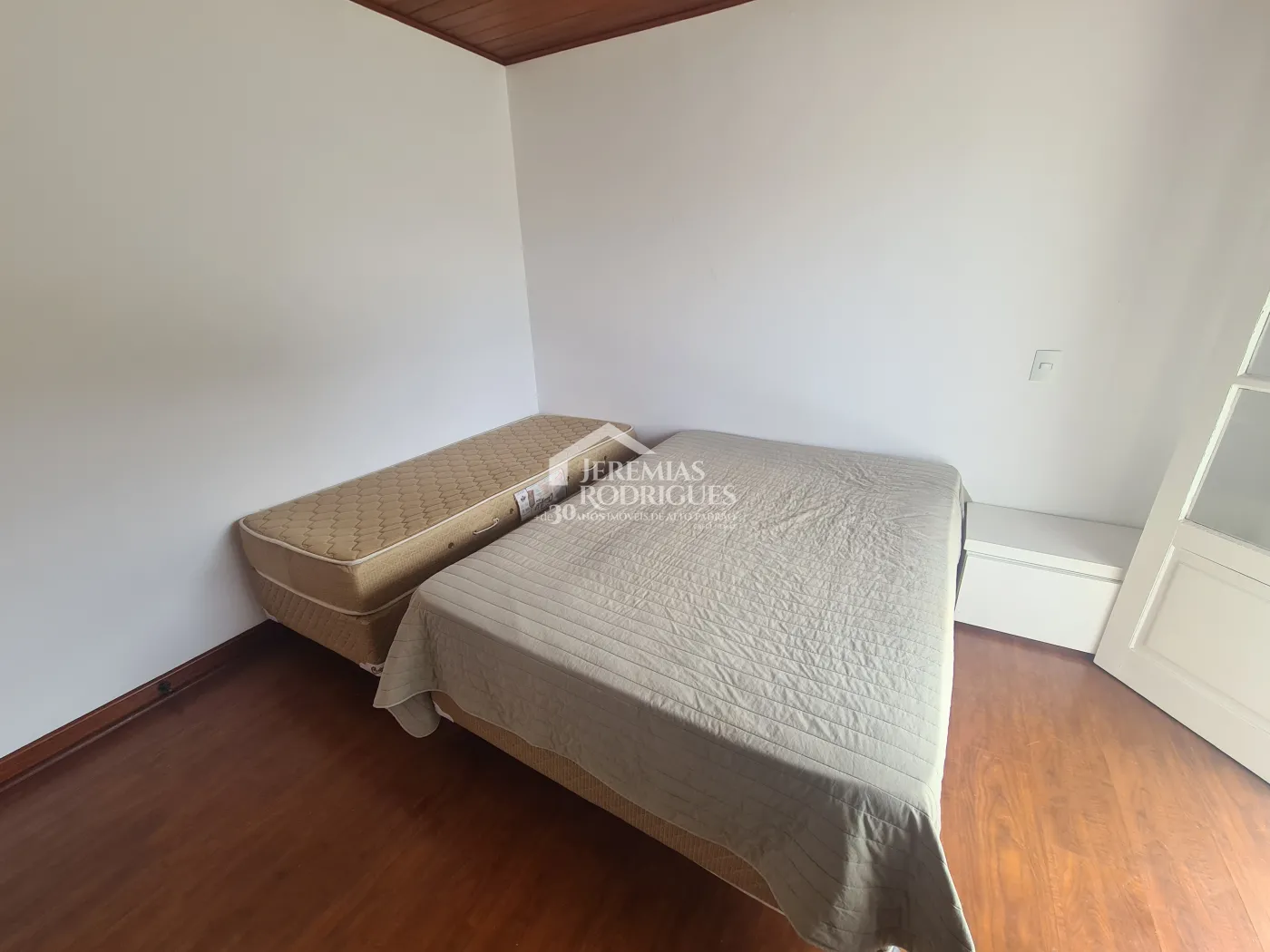 Casa para venda com 3 dormitórios no bairro Alto da Vila Inglesa em Campos do Jordão/SP