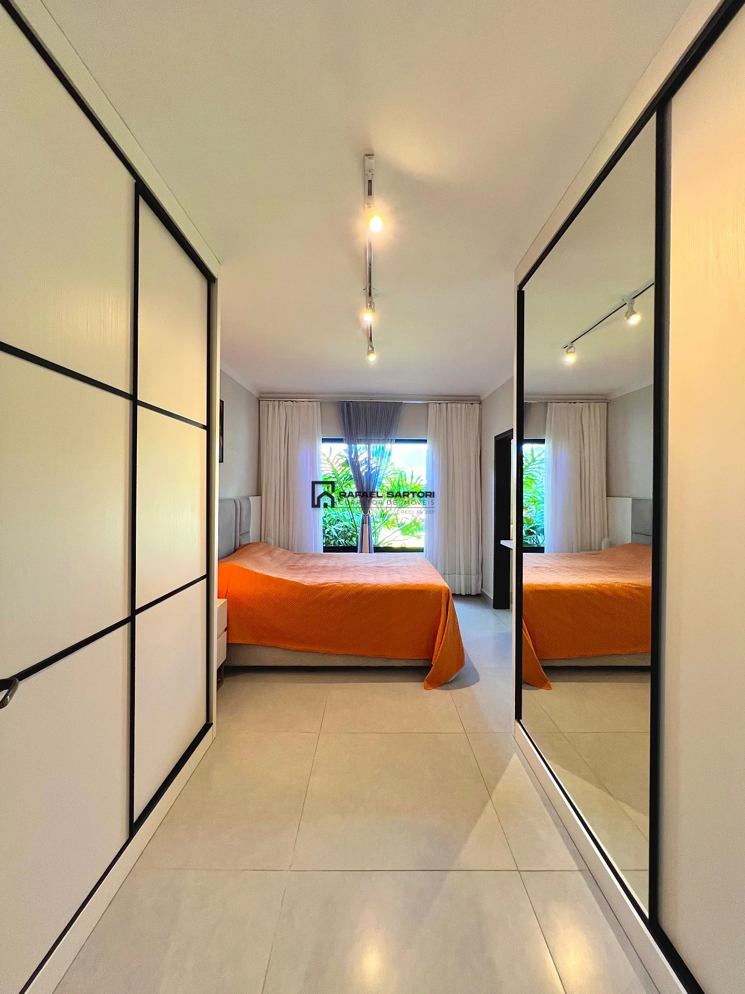 CASA MOBILIADA COM 03 SUITES NO AMIZADE