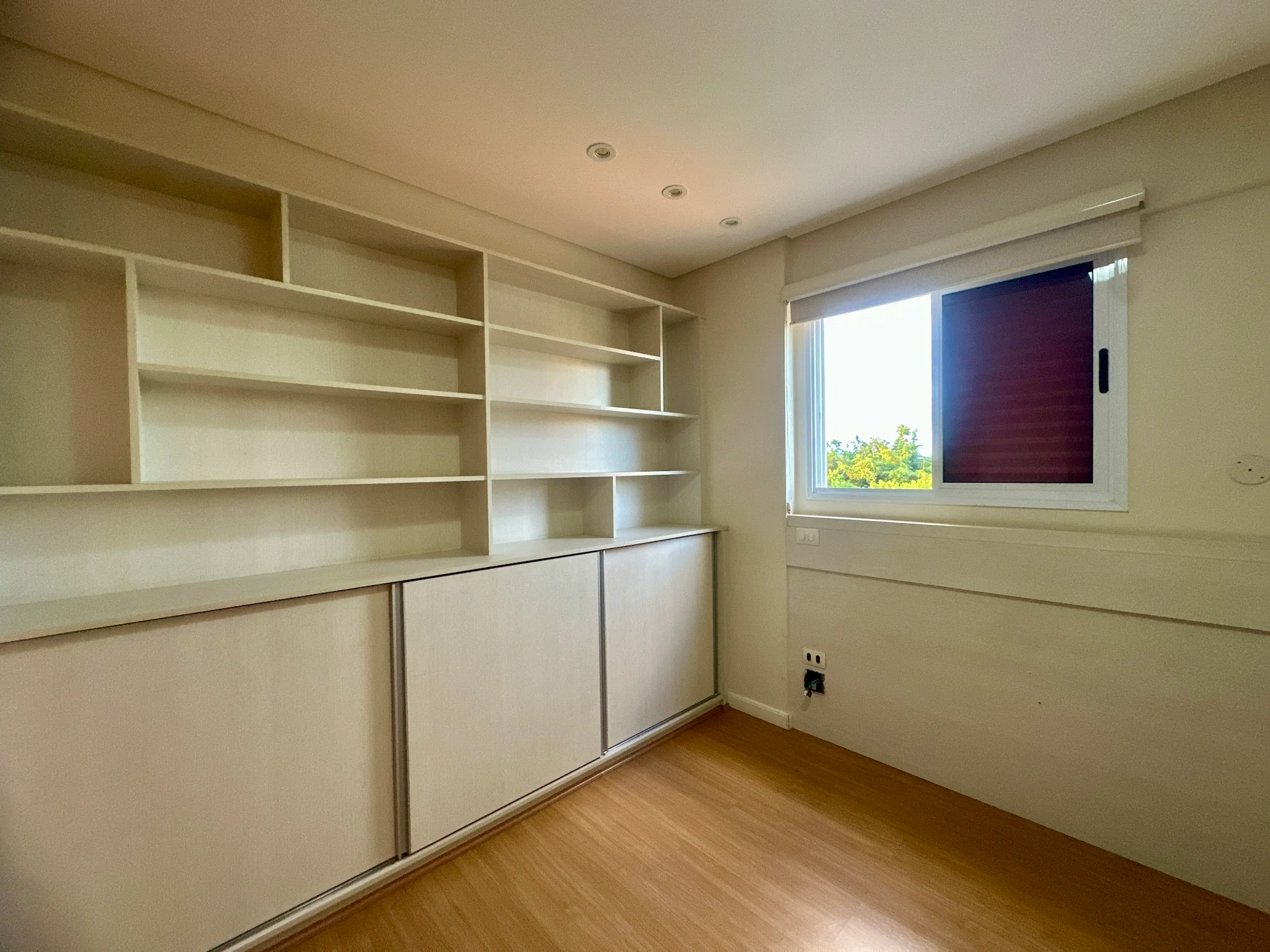 Apartamento mobiliado para venda e locação, 263 m² no Edifício Placere em Taubaté/SP.