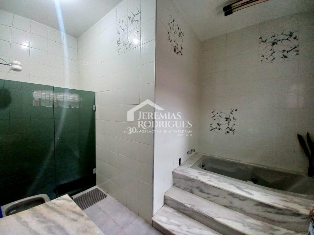 Espetacular casa térrea com piscina, quintal amplo e ótima localização - Pindamonhangaba/SP