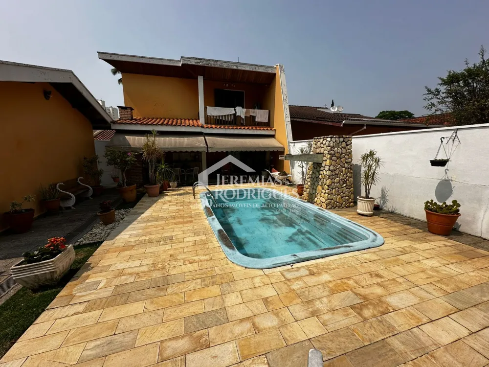 Casa à venda com 6 dormitórios no bairro Jardim das Nações em Taubaté/SP.