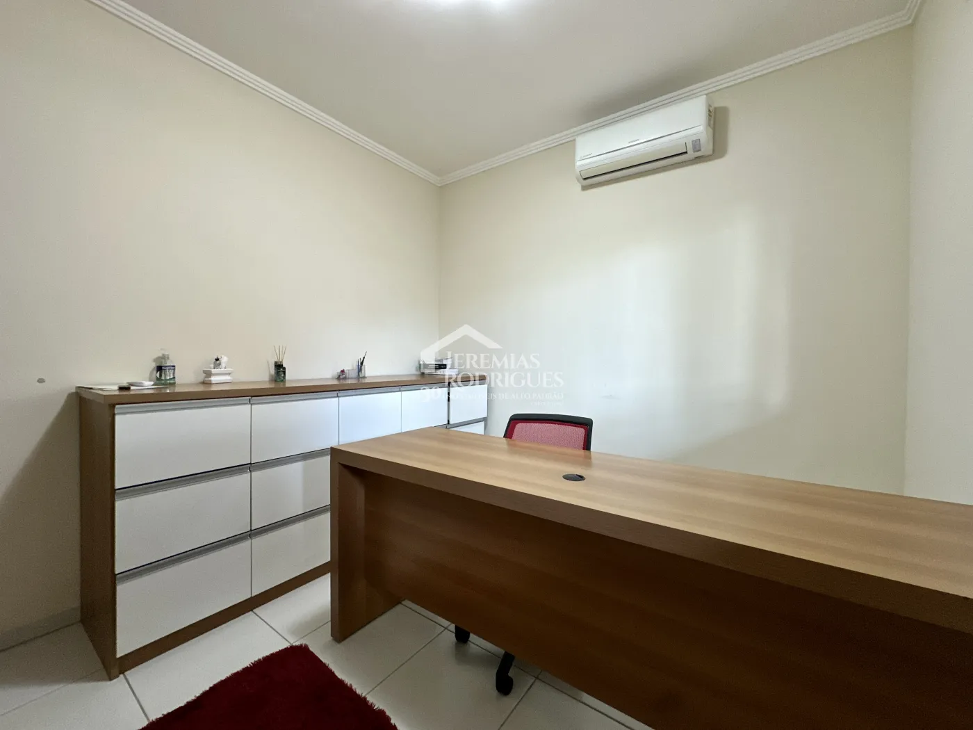 Casa comercial com 320 m² - Chácara Guizard - Taubaté/SP.