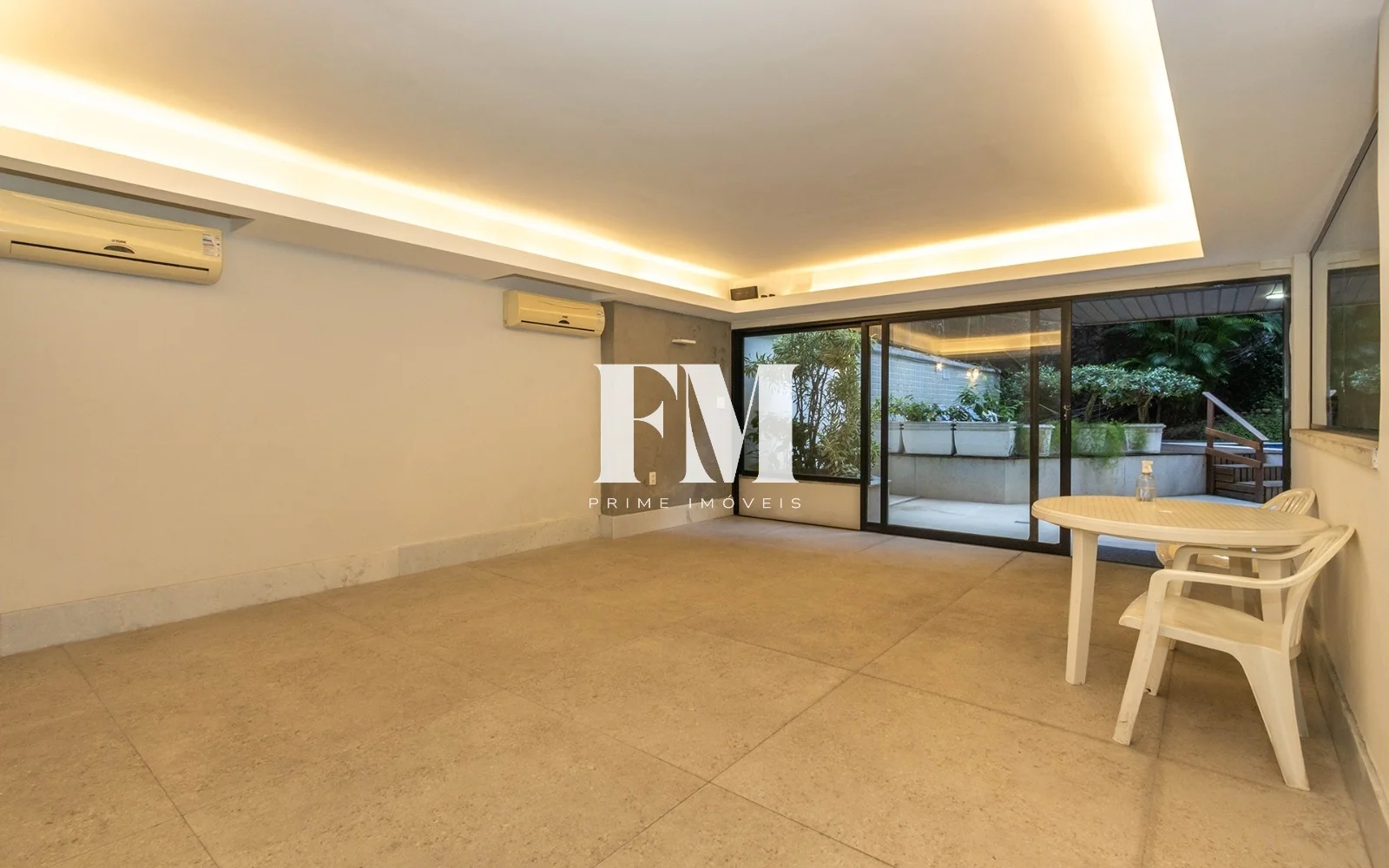 Leblon | Rua Aperana | 2 Quartos (1 Suíte) | 79m² com Varanda e Vaga a Poucos Metros da Praia - foto 32