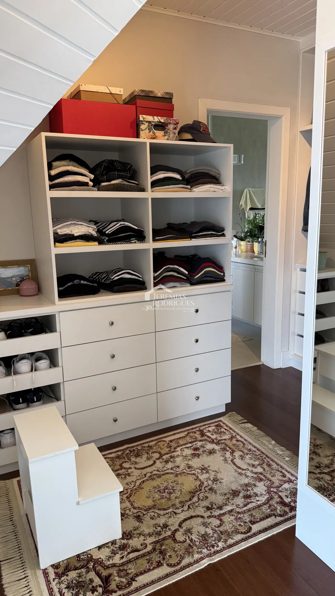 Casa à venda com 4 suítes no Condomínio Jardim Monte Belo em Campos do Jordão/SP.