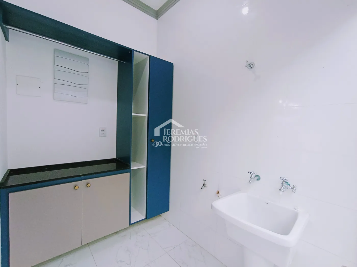 Casa para venda e locação com 3 dormitórios, no Condomínio Colonial Village II em Pindamonhangaba/SP