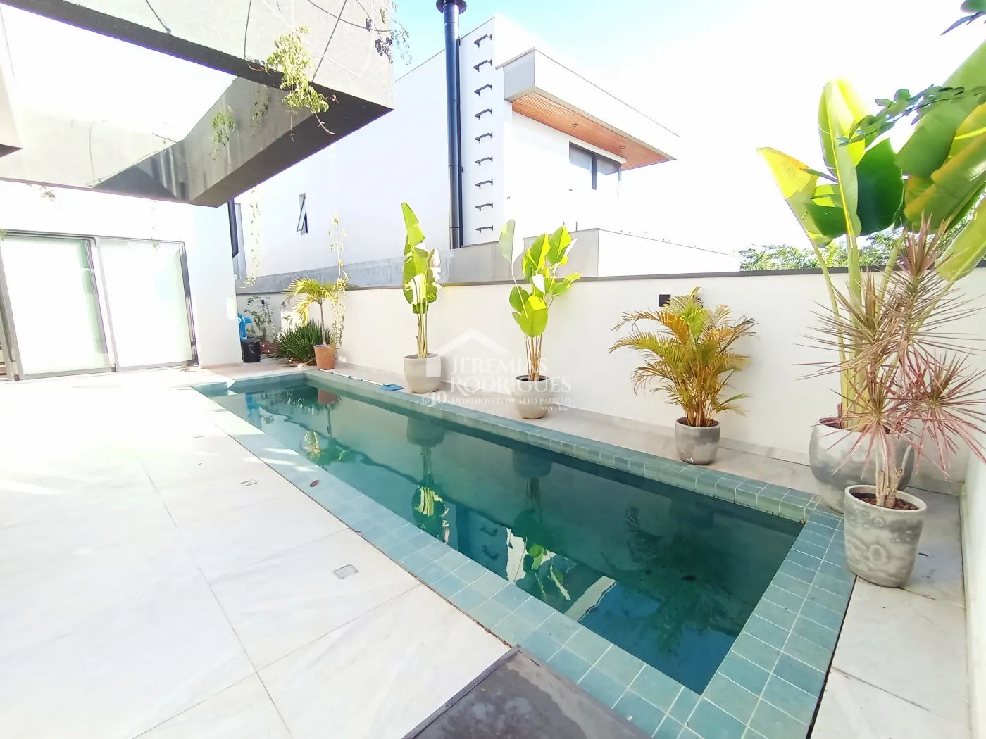 Casa à venda com 5 dormitórios no Condomínio Reserva dos Lagos em Pindamonhangaba/SP.