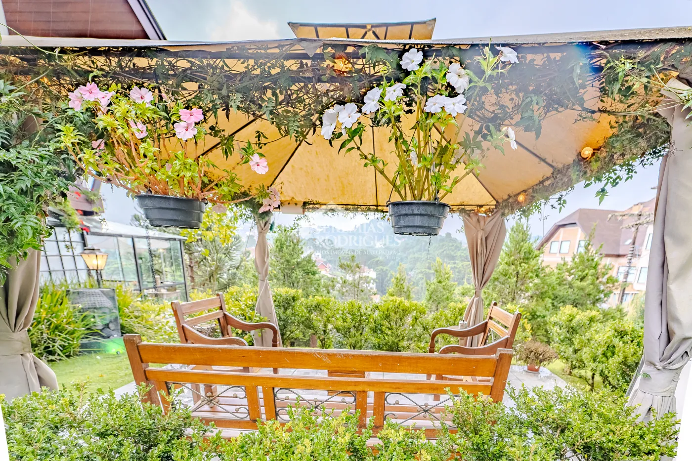 Pousada à venda com Exclusividade com 14 suítes no Casablanca Hotel Boutique em Campos do Jordão/SP