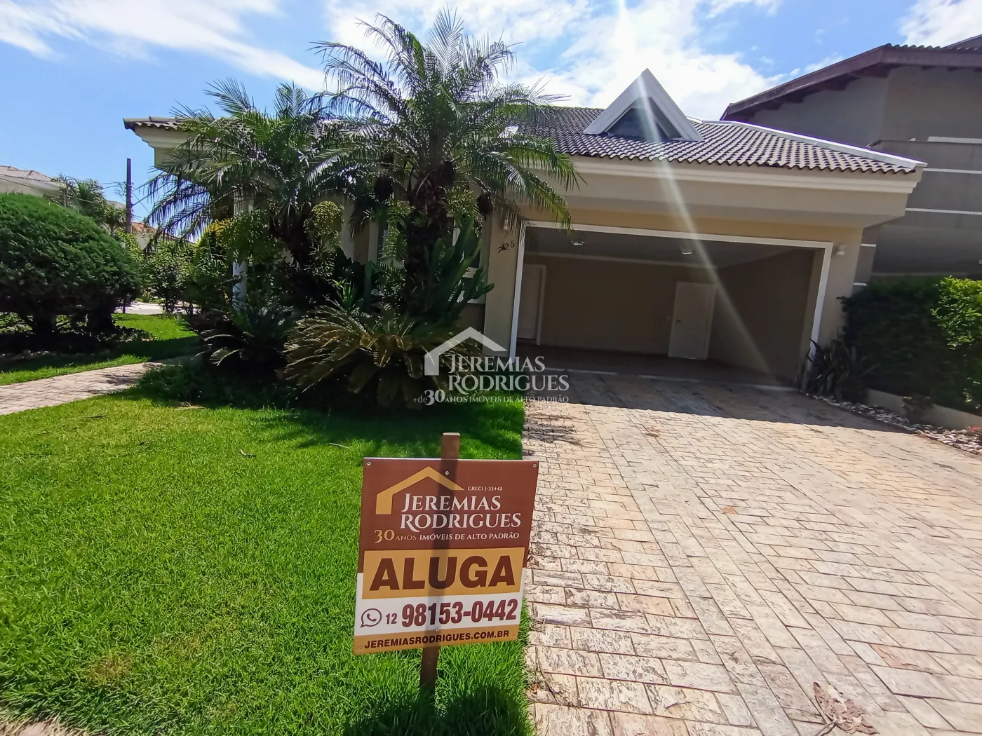 Casa para locação com 4 dormitórios no Condomínio Taubaté Village em Taubaté/SP.