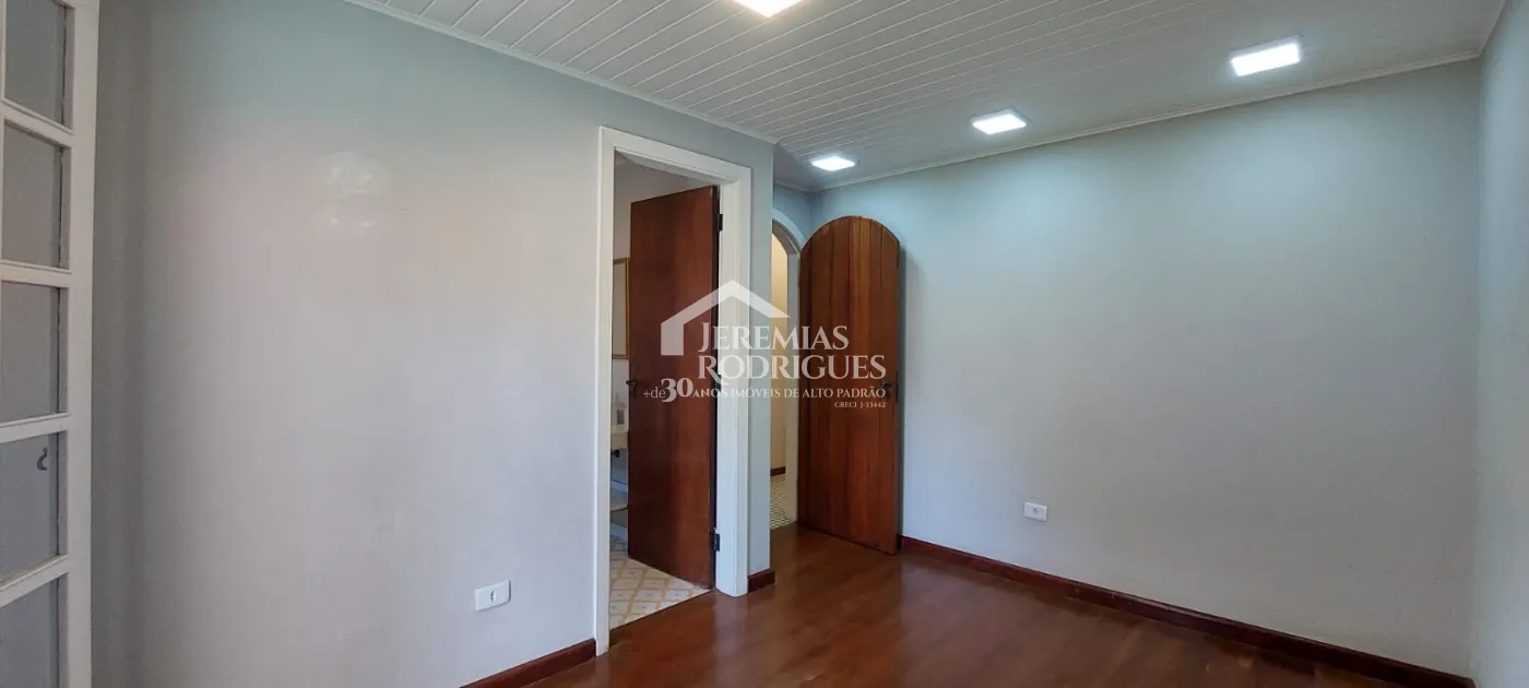 Casa com 3 dormitórios no Bairro Capivari - Campos do Jordão/SP