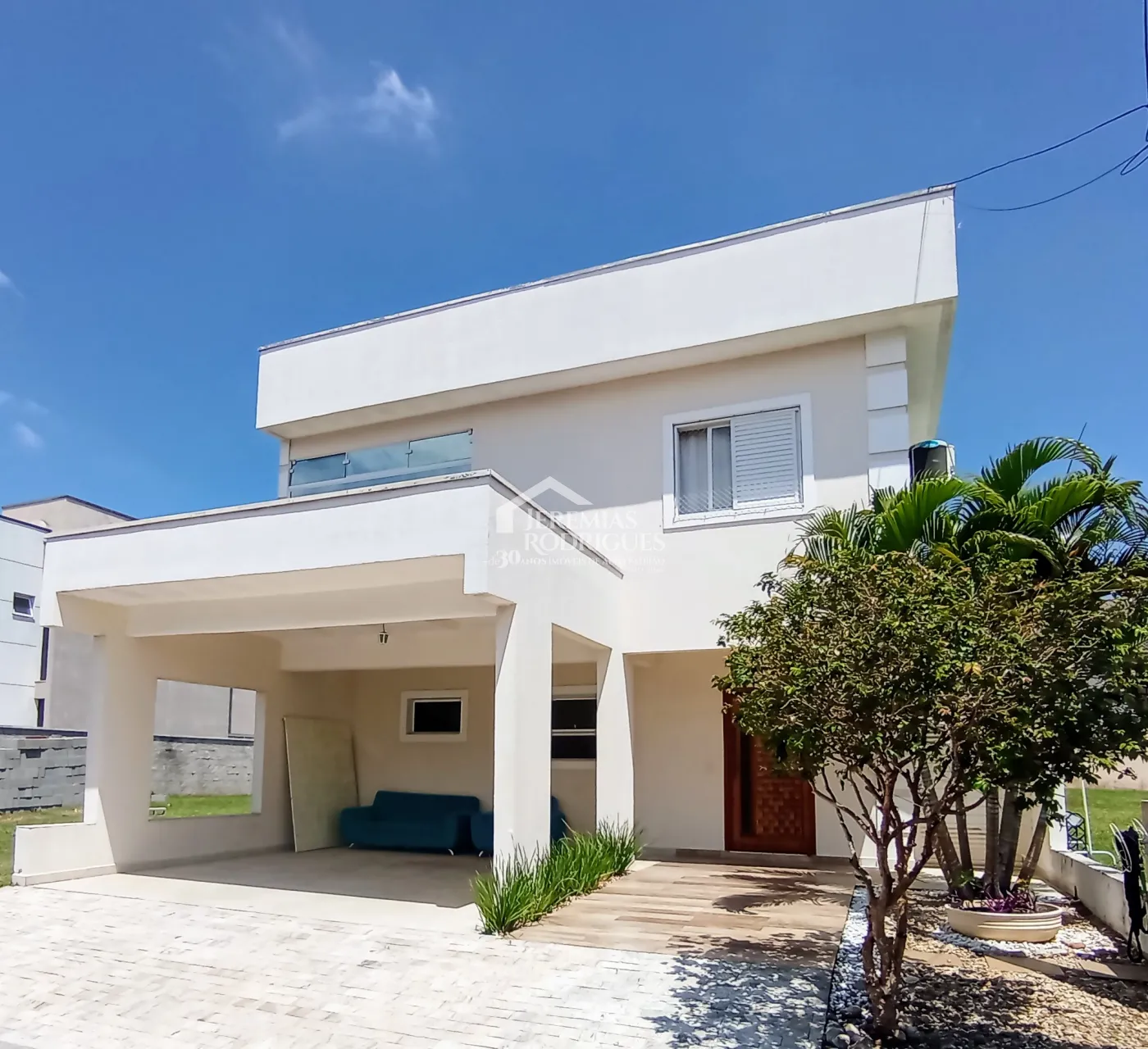 Casa assobradada com 3 suítes - Condomínio Jardim Oásis - Taubaté/SP.