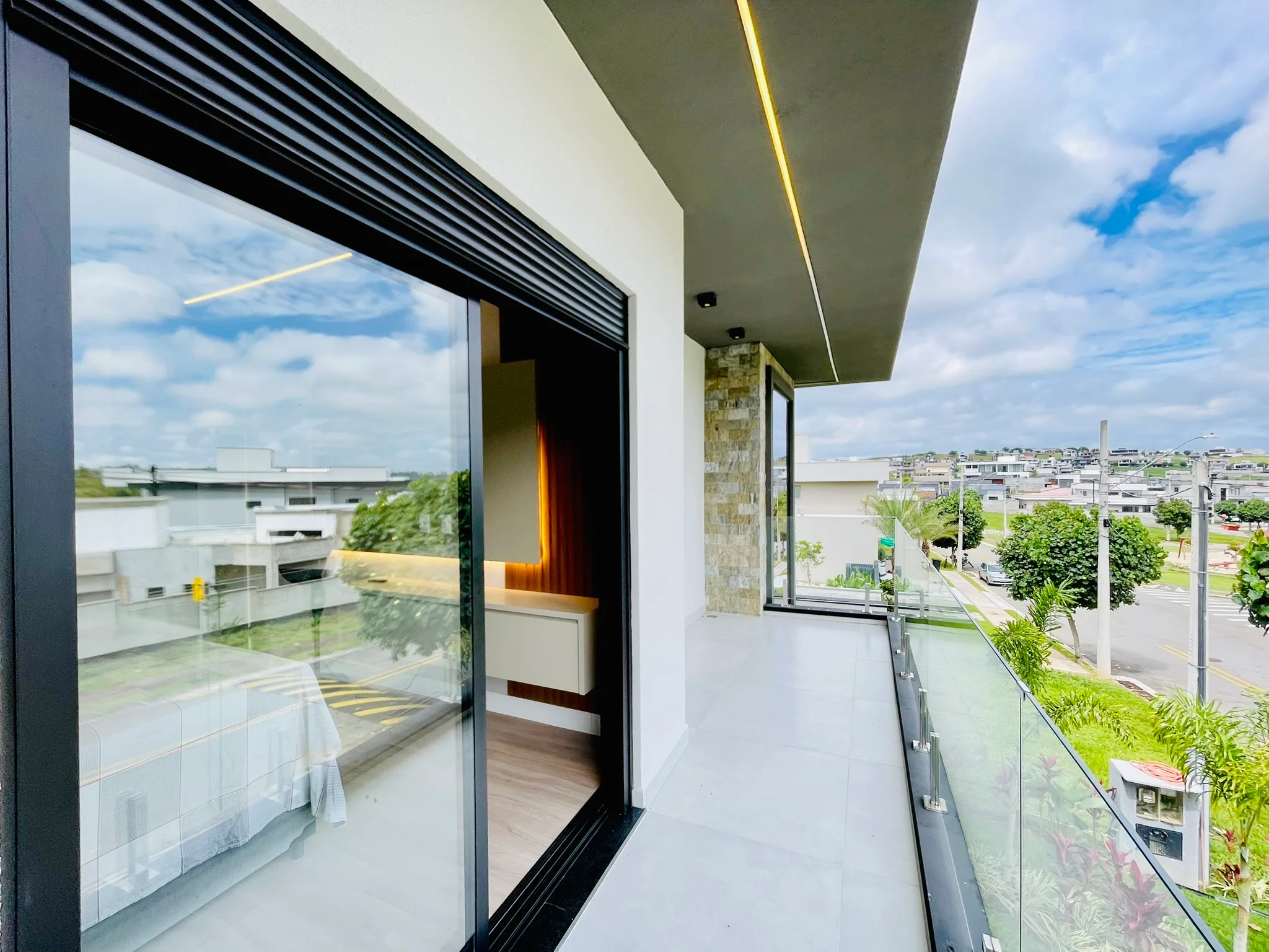 Casa à venda com 4 dormitórios no Condomínio Cyrela Landscape em Taubaté/SP. 