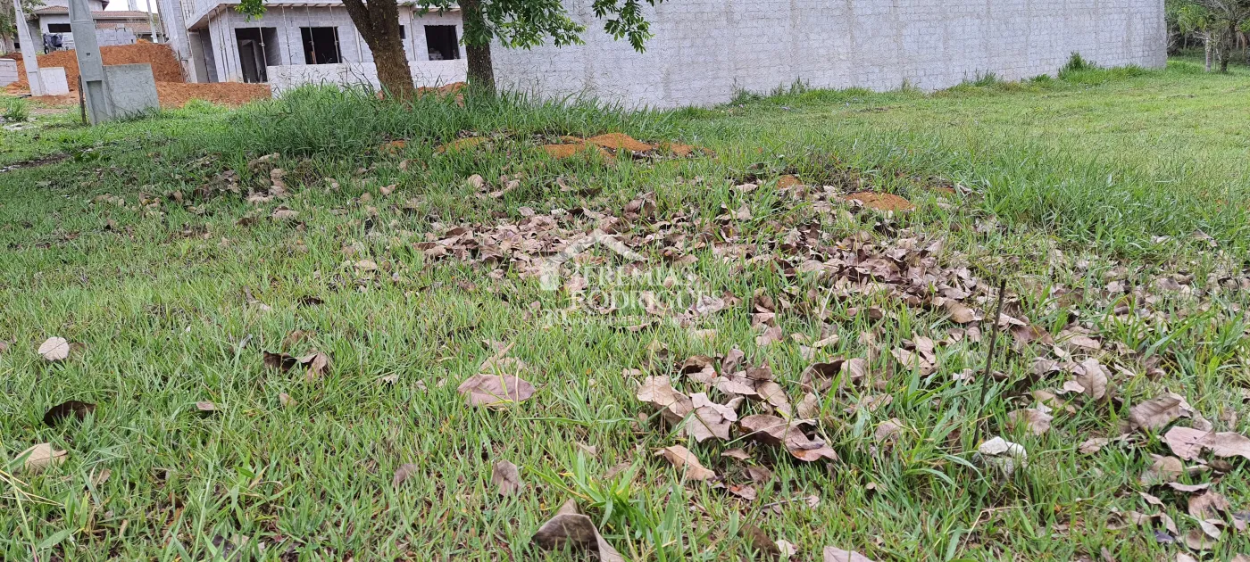 Terreno à venda com 635 m² no Condomínio Altos do Cataguá em Taubaté/SP.