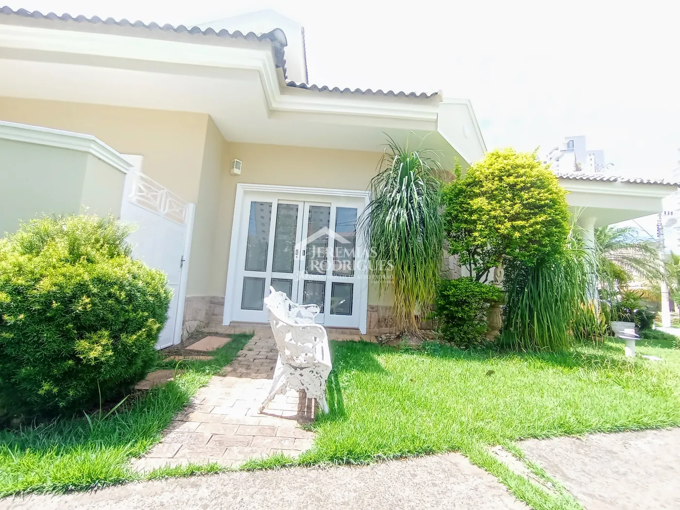 Casa para locação com 4 dormitórios no Condomínio Taubaté Village em Taubaté/SP.