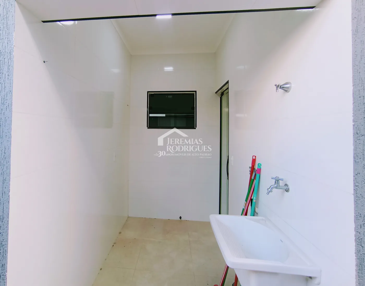 Casa à venda com 3 dormitórios no Condomínio Morada do Visconde em Tremembé/SP.