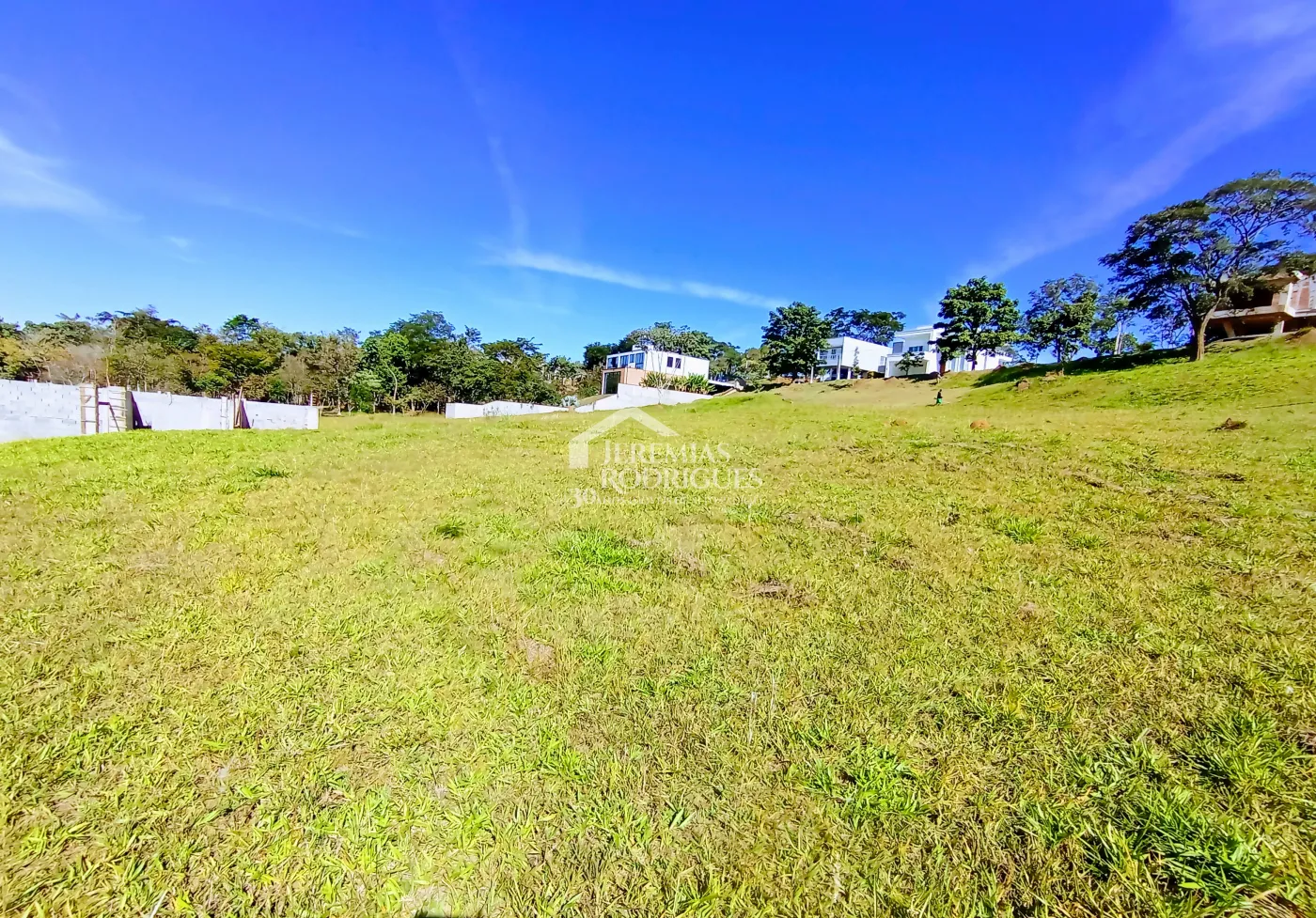 Terreno à venda com 1.139 m² no Condomínio Altos do Cataguá em Taubaté/SP.