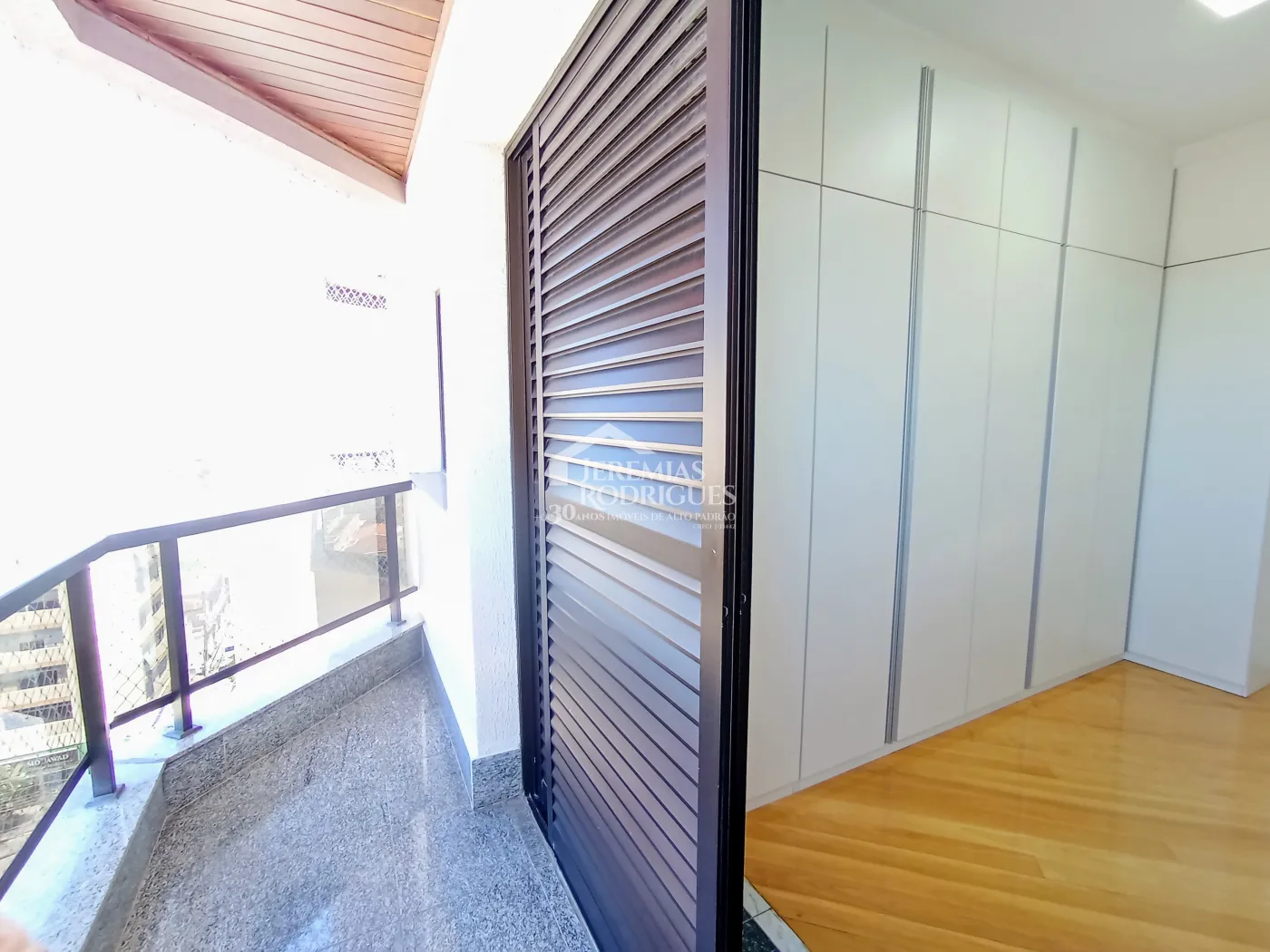 Apartamento para venda com 2 suítes no Edifício Rosa Abirached em Taubaté/SP