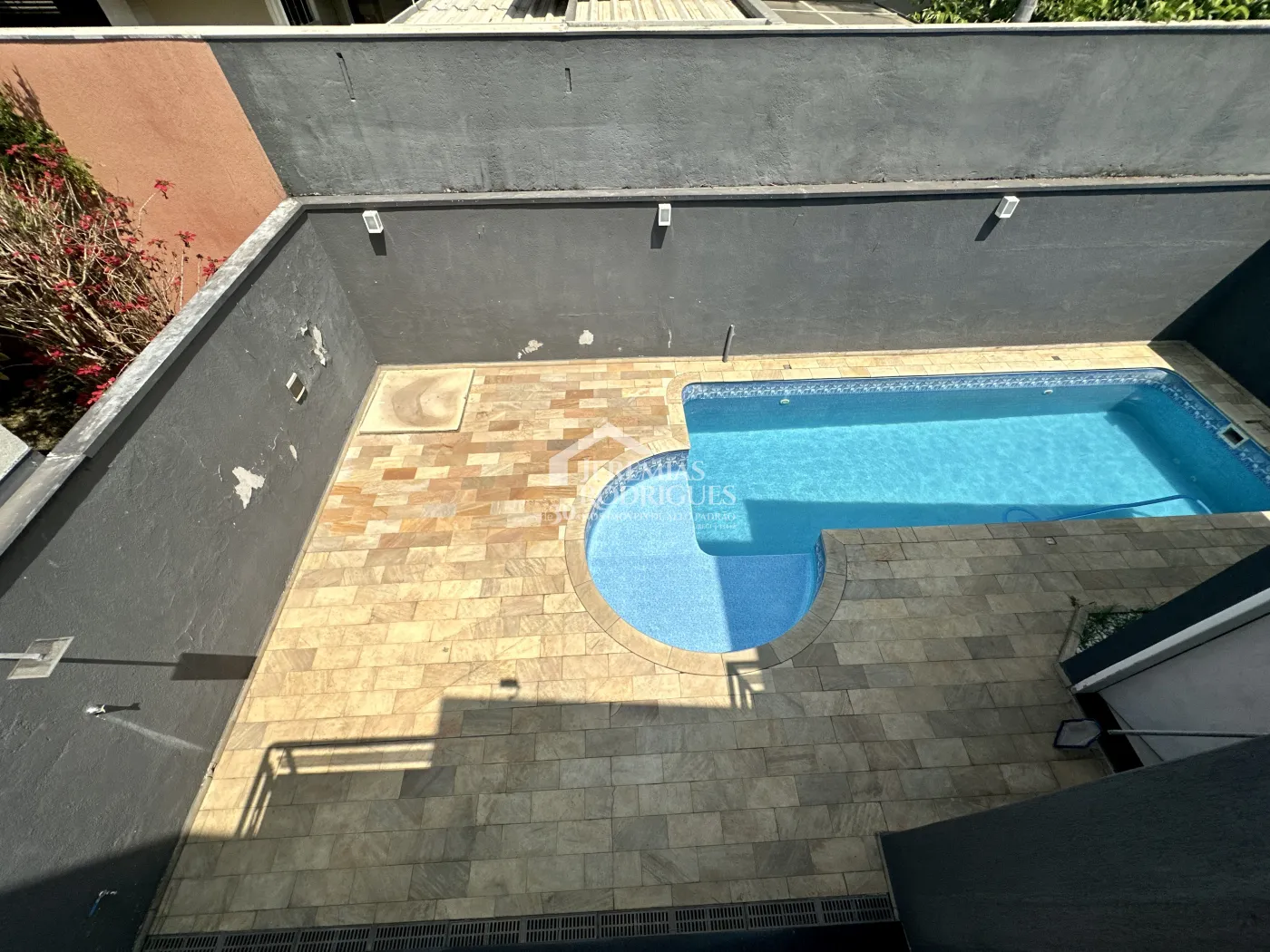 Sobrado com 3 dormitórios, 302 m2 - Condomínio Campos do Conde II - Tremembé/SP.