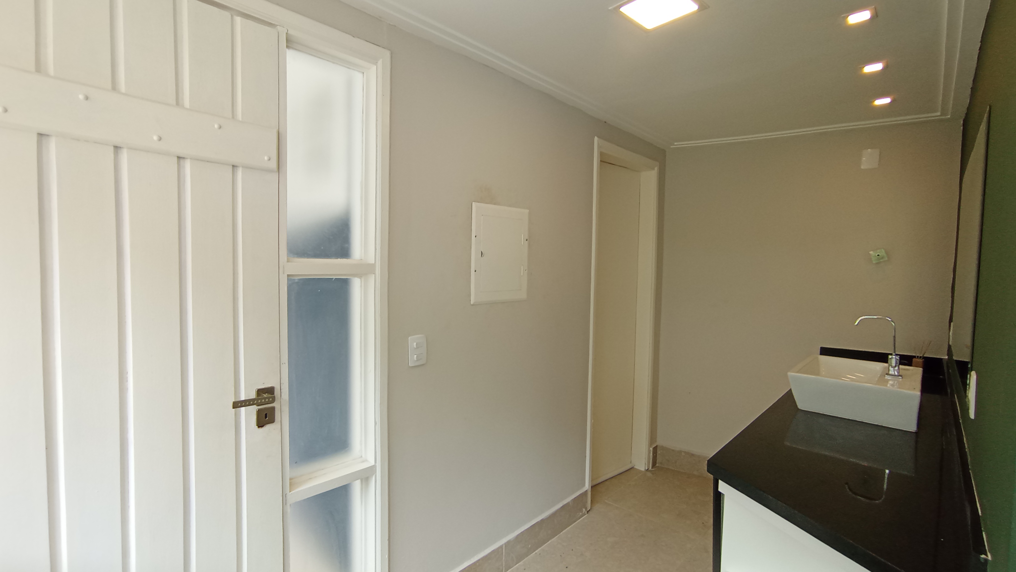 Casa à venda com 3 dormitórios no Condomínio Portal do Sol em Tremembé/SP.