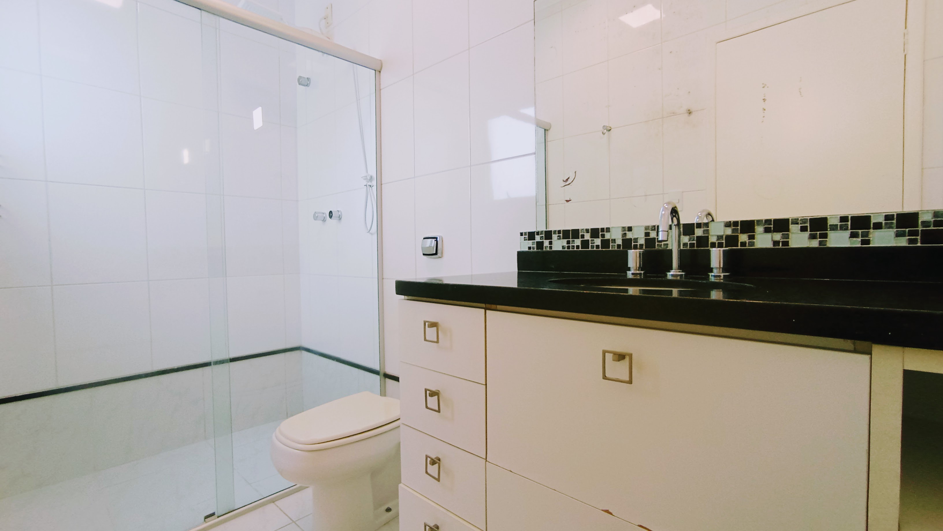 Casa para locação com 3 suítes no Condomínio Campos do Conde II - Chambord em Tremembé/SP.