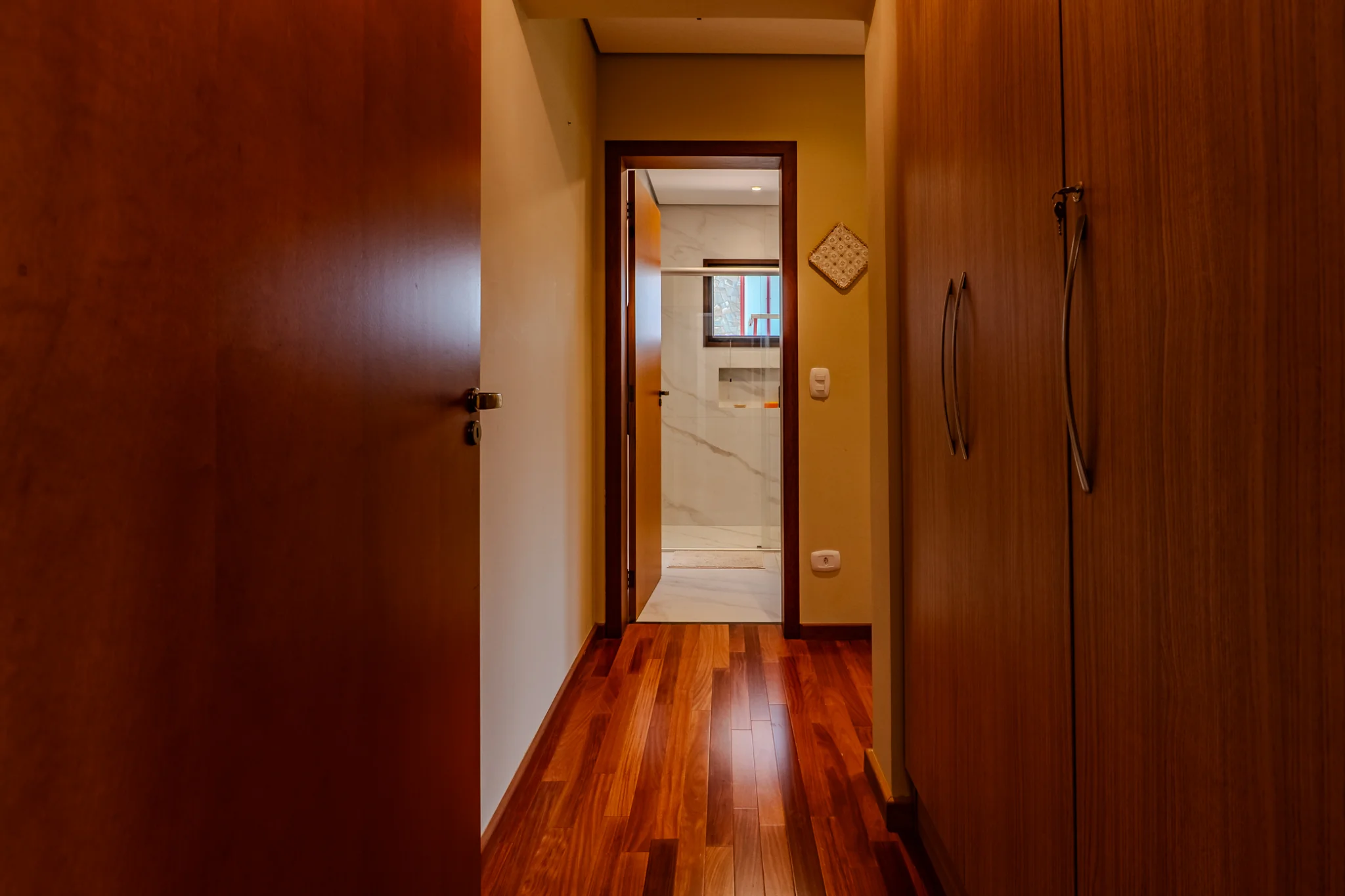 Casa à venda com 3 suítes no Condomínio Parque da Mantiqueira em Santo Antônio do Pinhal/SP. 