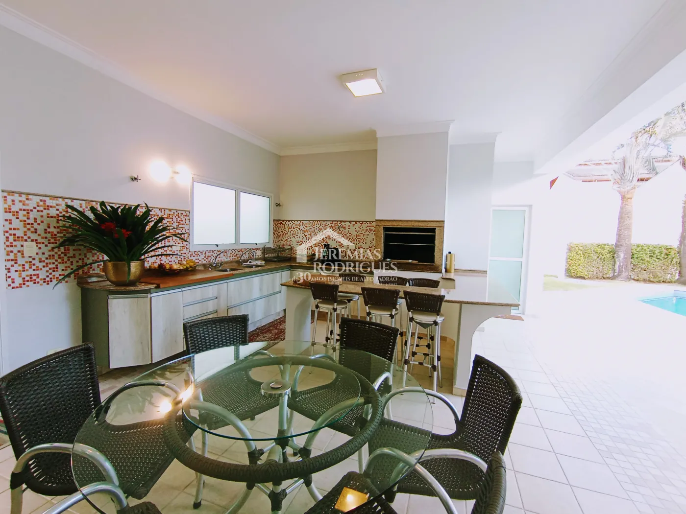 Casa à venda com 4 dormitórios no Condomínio Taubaté Village em Taubaté/SP.