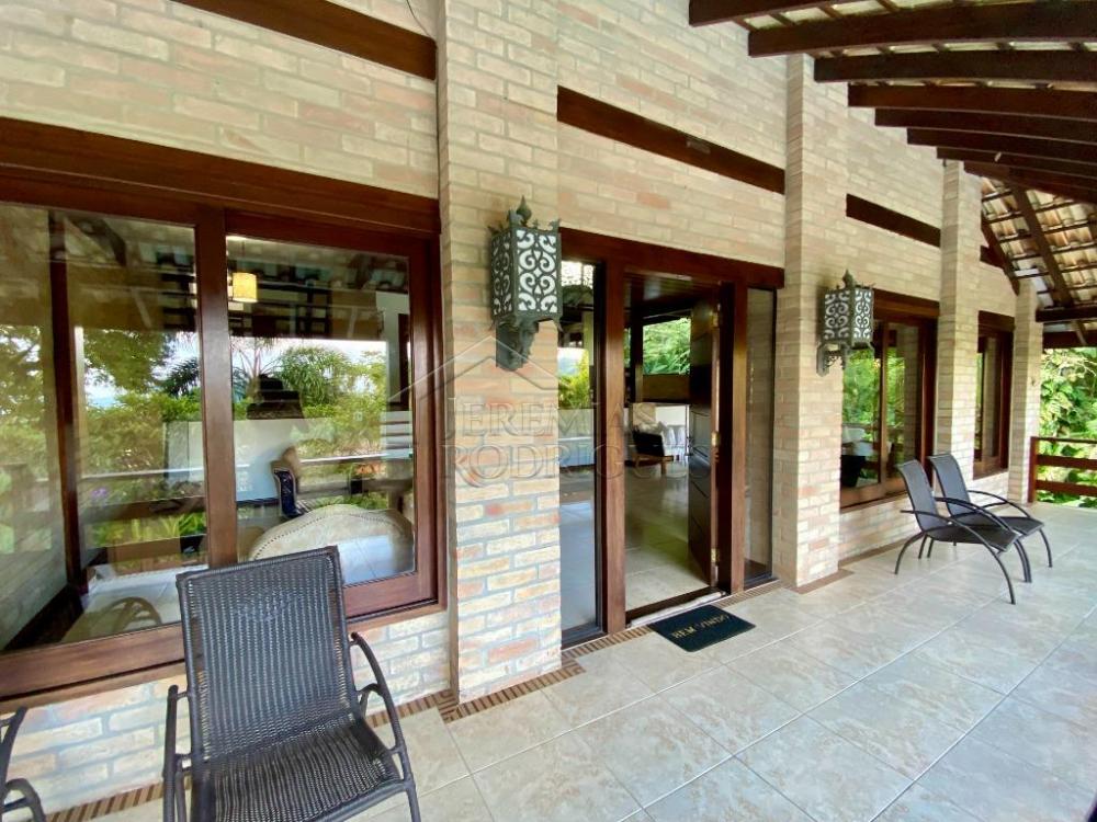 Casa à venda no Condomínio Domingas Dias em Ubatuba/SP.