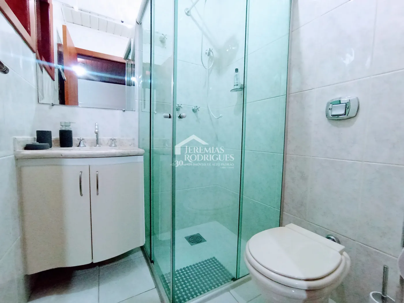 Apartamento para venda com 4 dormitórios no Edifício Solar Bela Vista em Campos do Jordão/SP