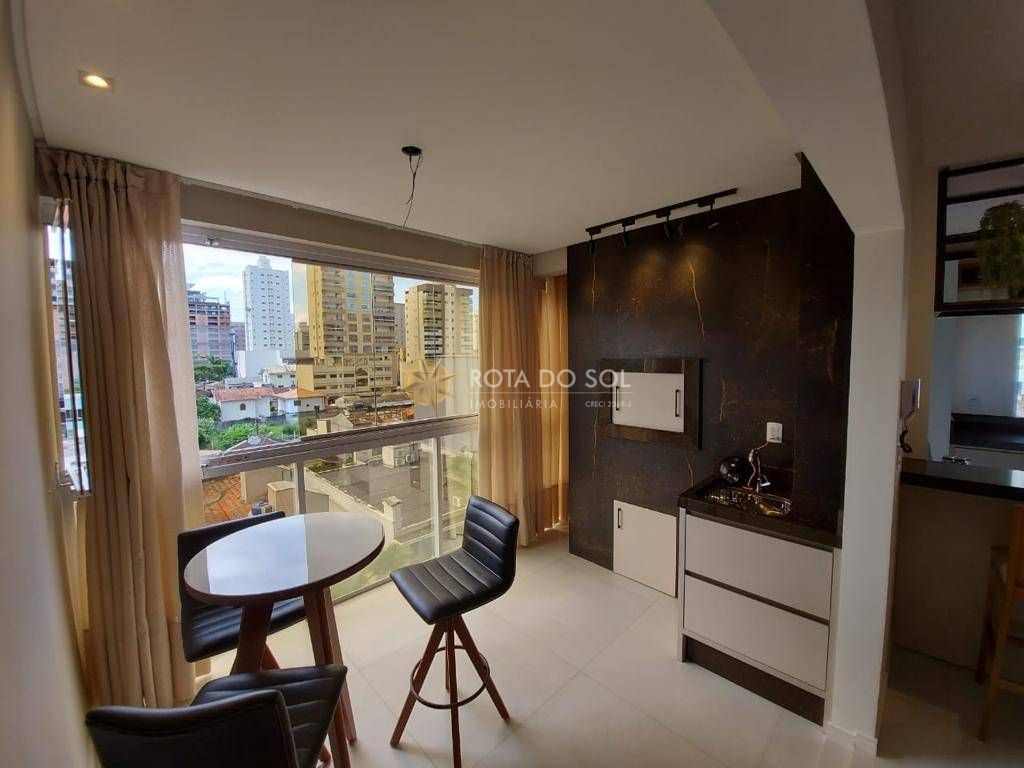 Comodoro apartamento mobiliado com 3 suítes e 2 vagas na Meia Praia Itapema SC