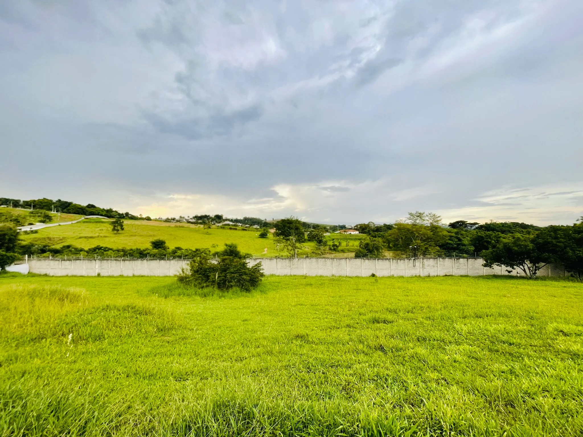 Terreno à venda com 1.011 m² no Condomínio Altos do Cataguá em Taubaté/SP