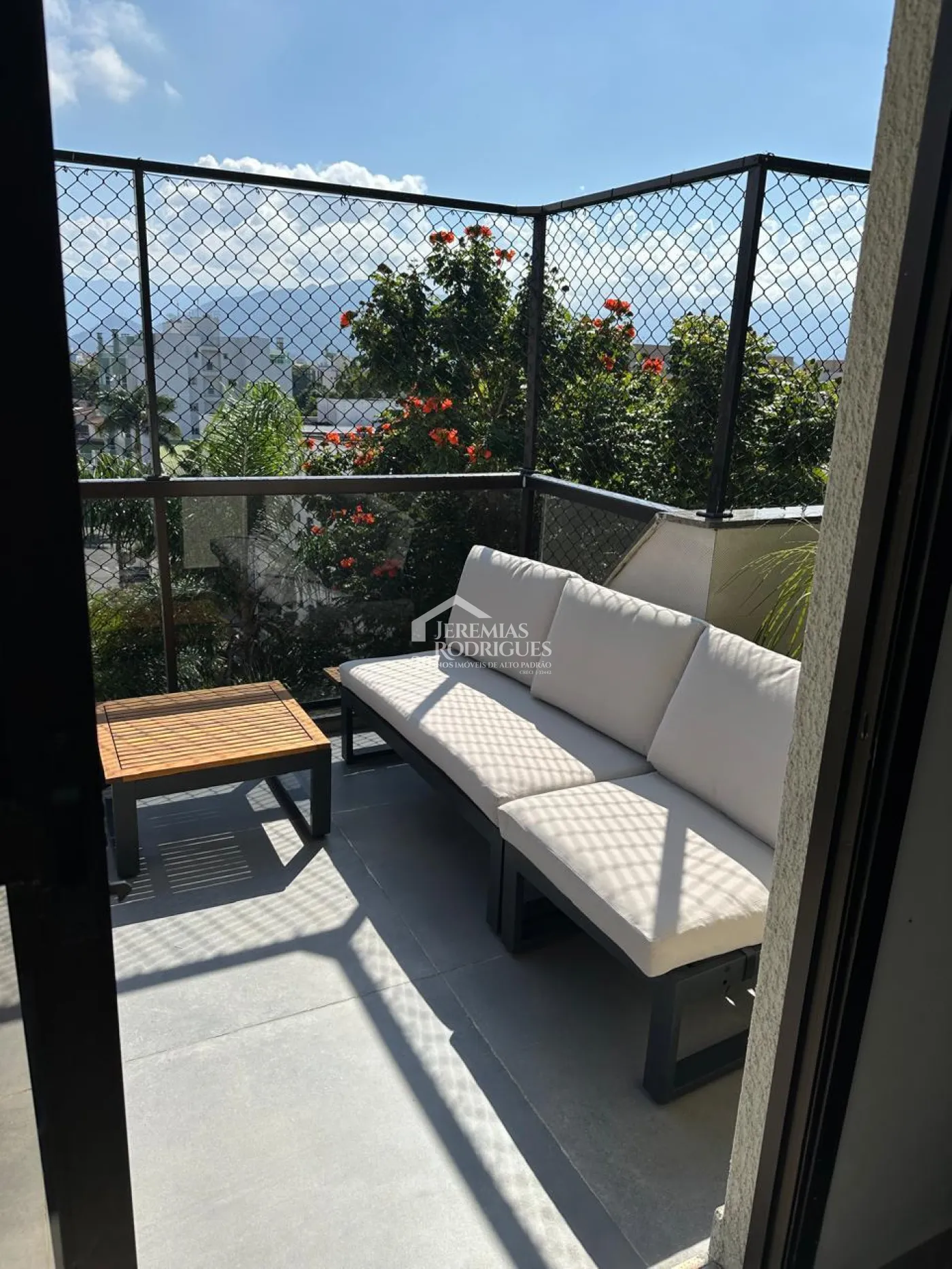 Apartamento duplex à venda com 3 dormitórios, 194 m² no Condomínio Lauro Rezende em Ubatuba/SP.