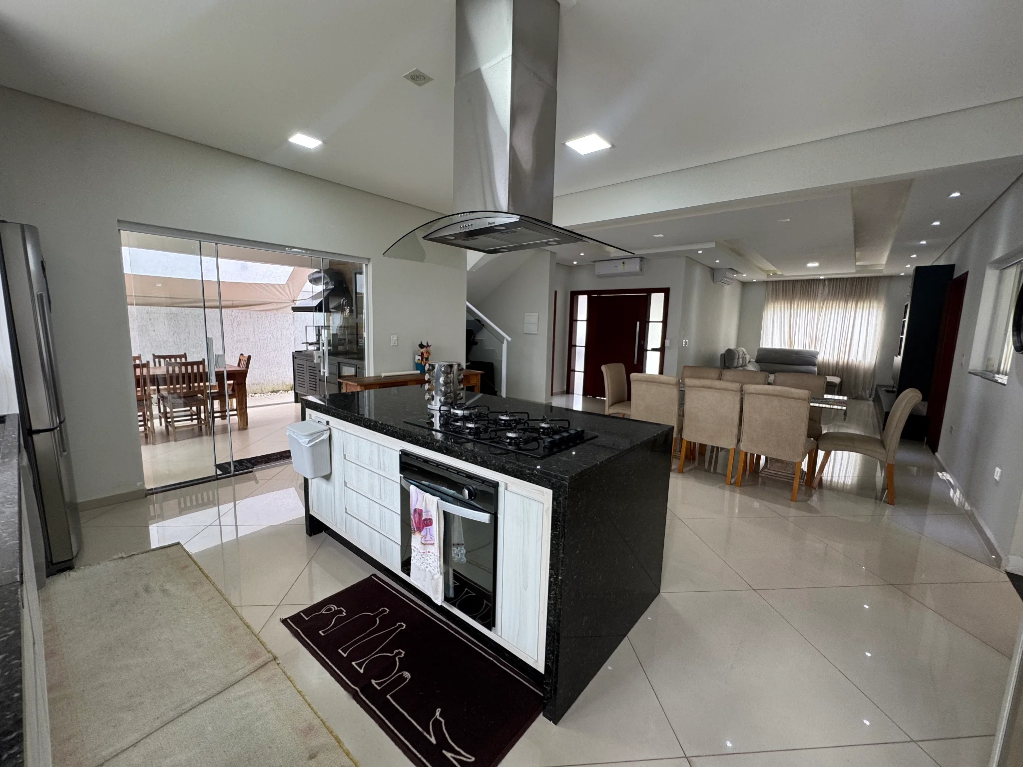 Casa à venda com 3 suítes no Condomínio Reserva dos Lagos em Pindamonhangaba/SP. 