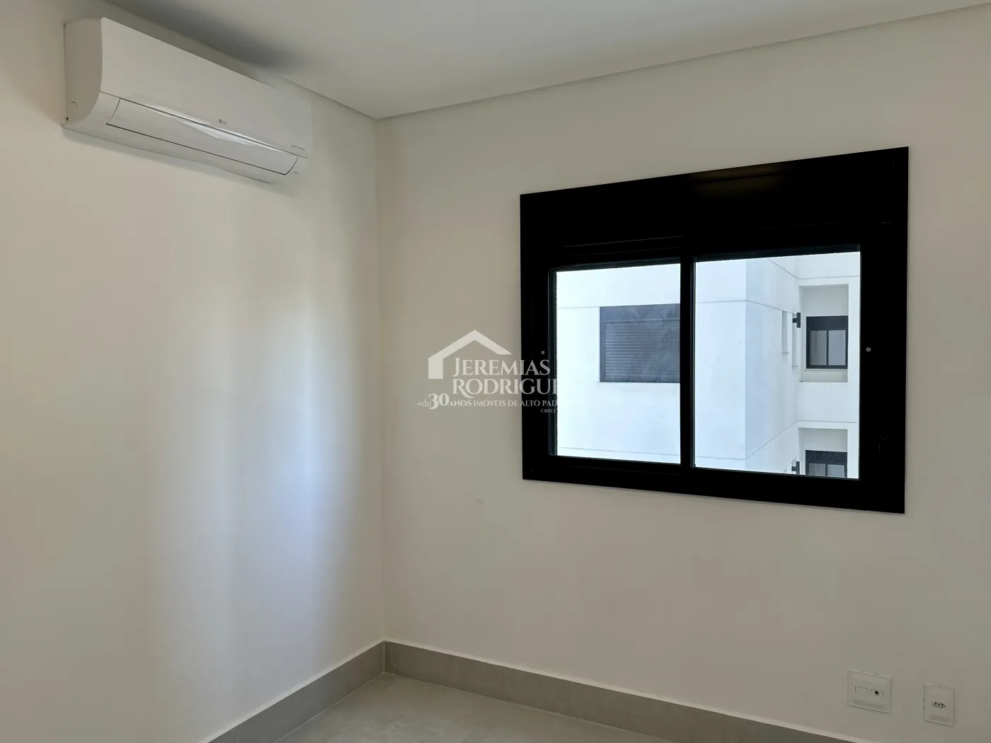 Apartamento à venda com 3 dormitórios, 109 m² no Edifício Lucca em Taubaté/SP
